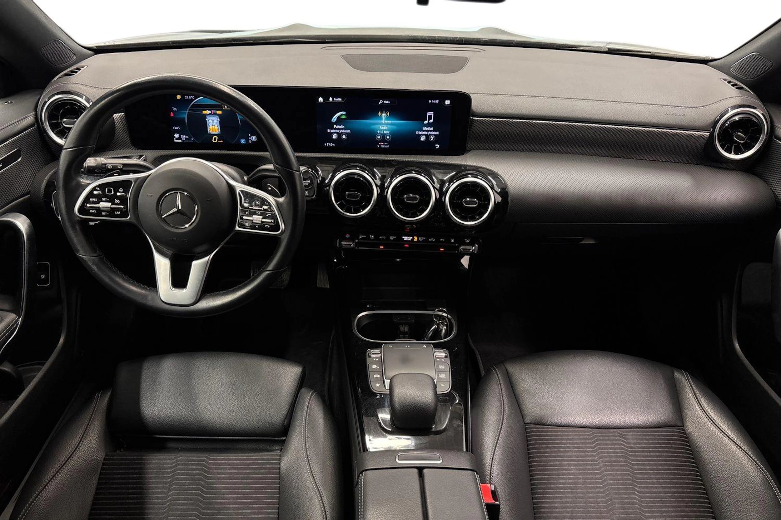 musta Mercedes-Benz CLA 2022 kuva 7.