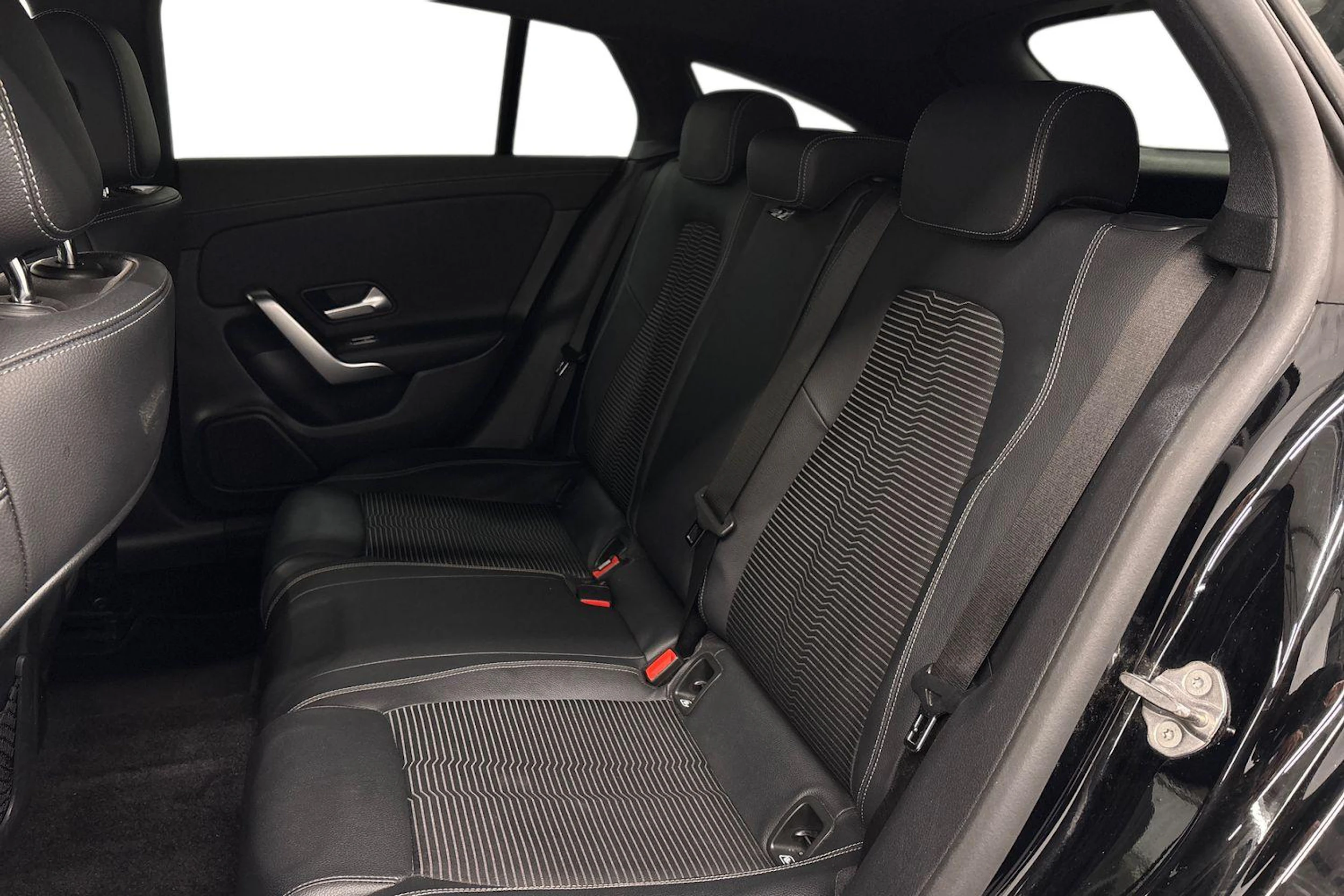 musta Mercedes-Benz CLA 2022 kuva 8.