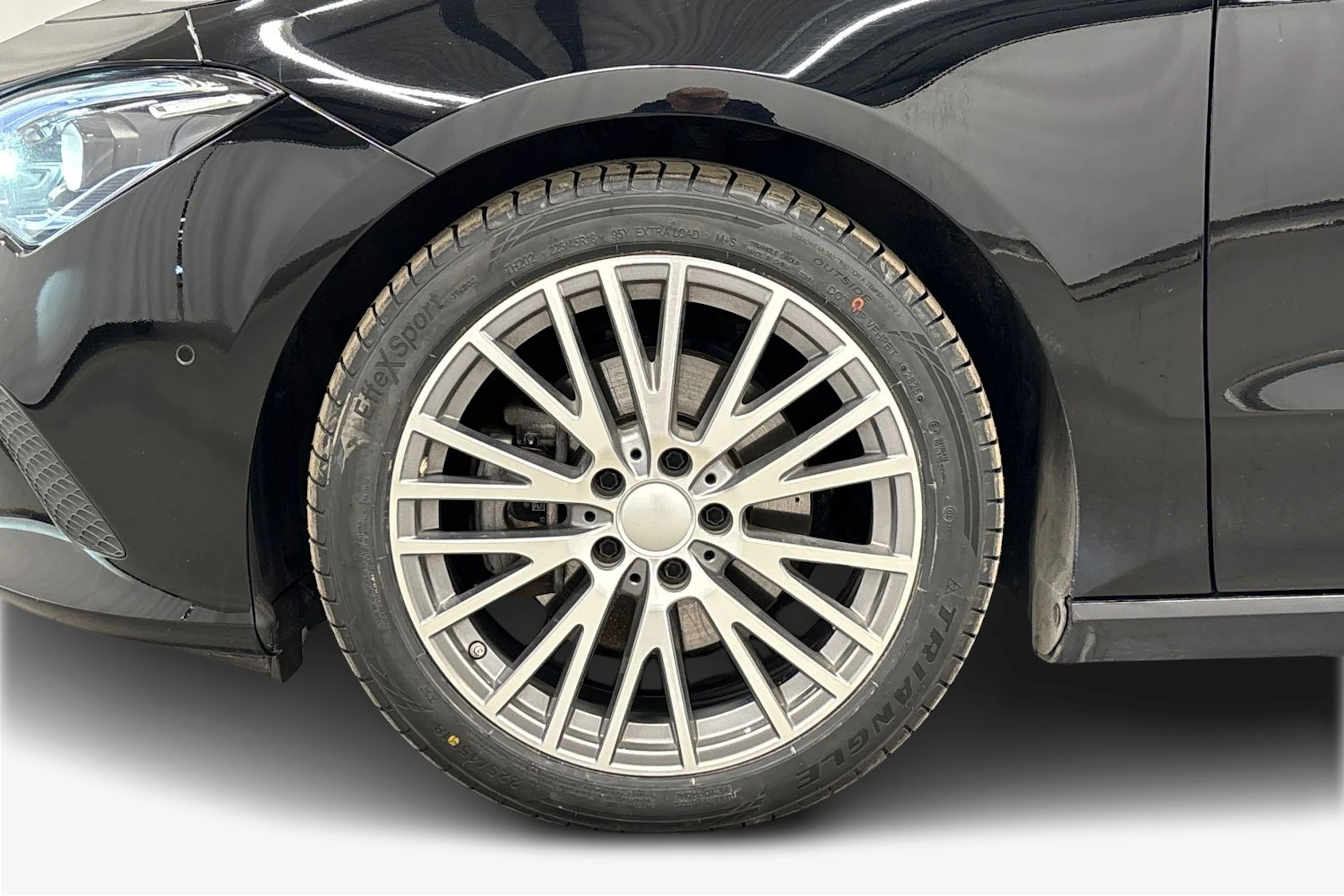 musta Mercedes-Benz CLA 2022 kuva 9.