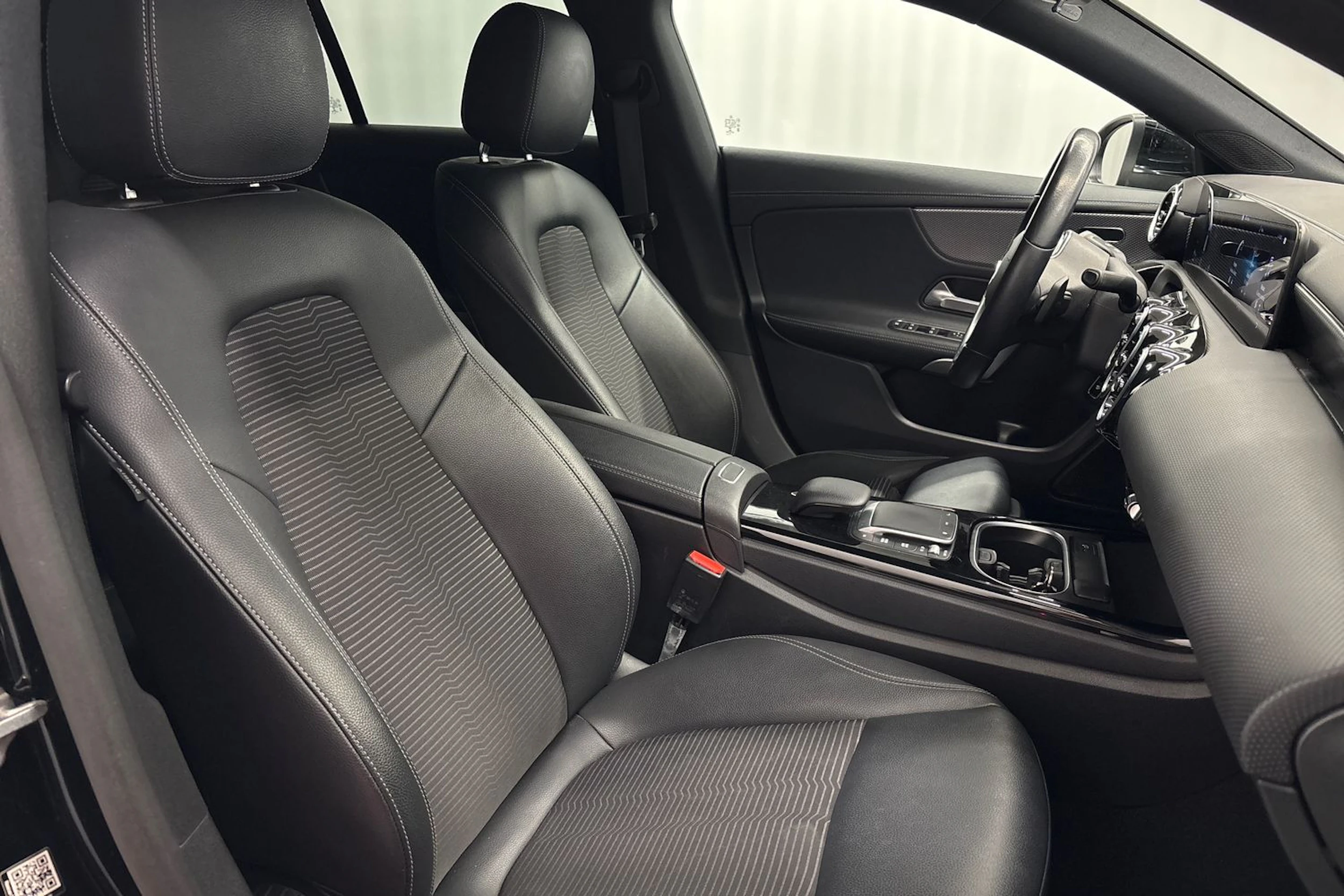 musta Mercedes-Benz CLA 2022 kuva 11.