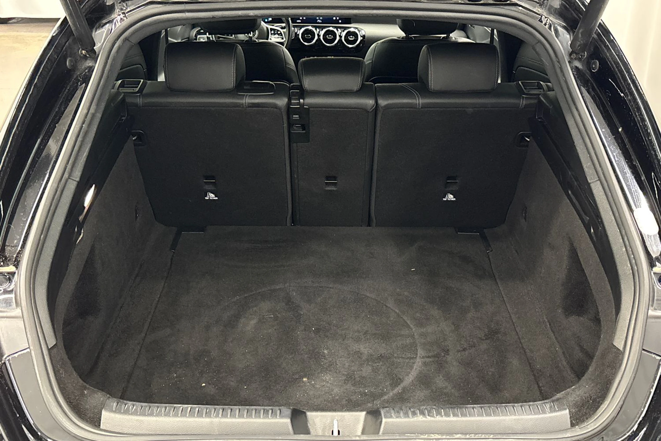 musta Mercedes-Benz CLA 2022 kuva 12.