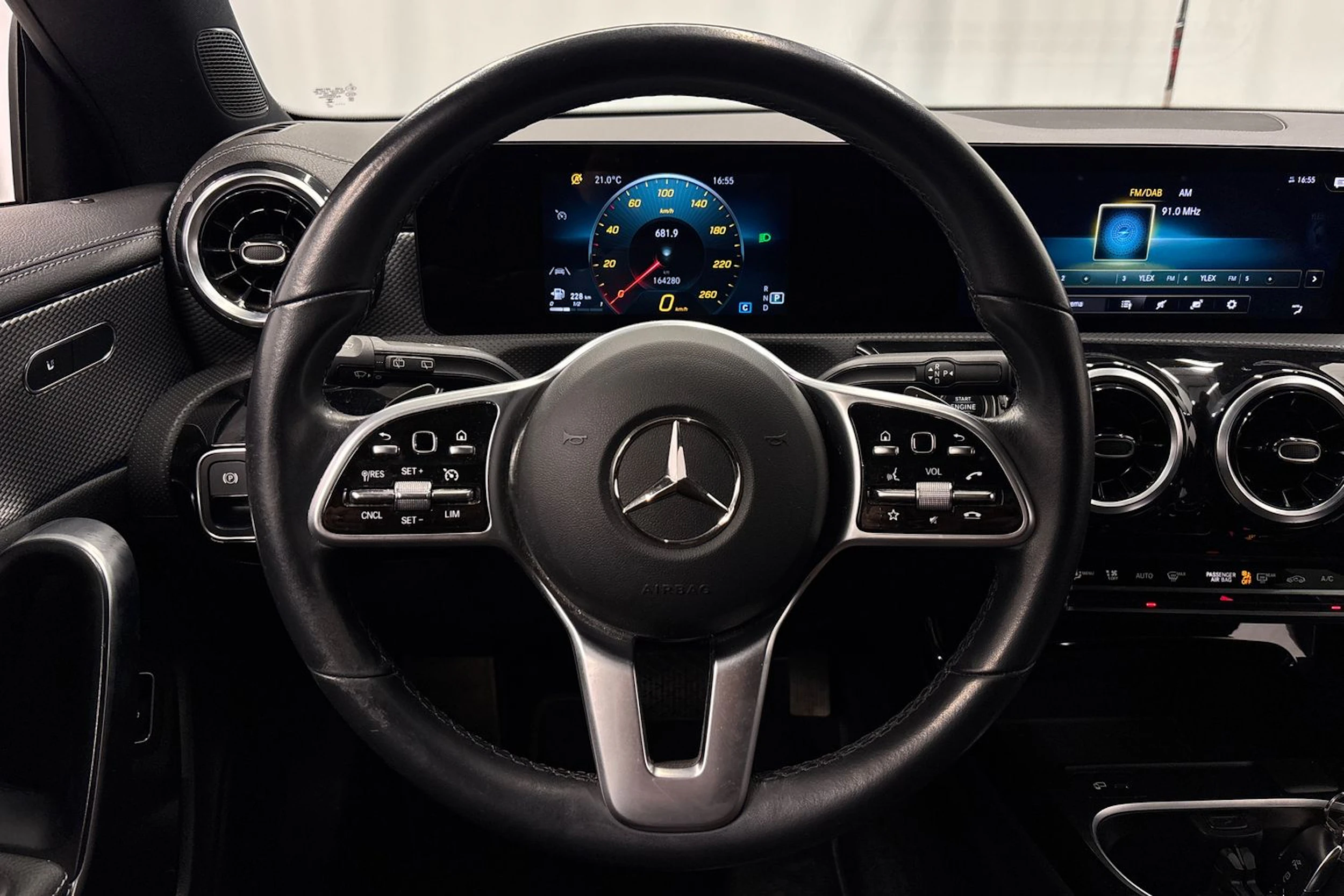 musta Mercedes-Benz CLA 2022 kuva 15.