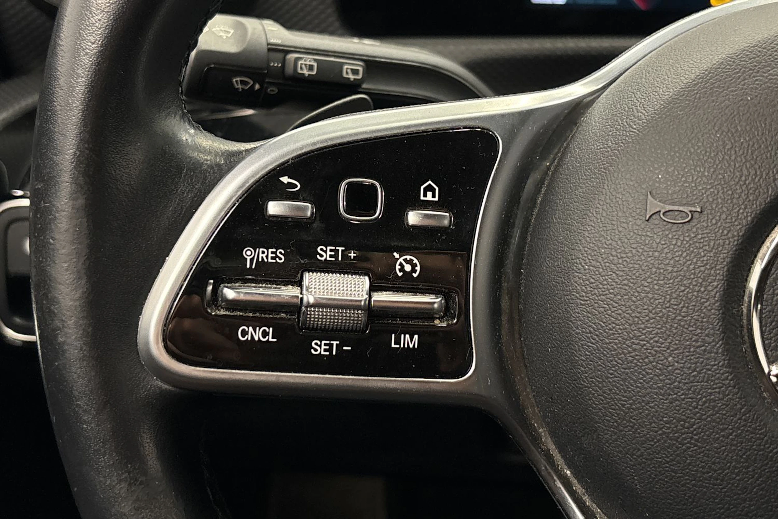 musta Mercedes-Benz CLA 2022 kuva 16.