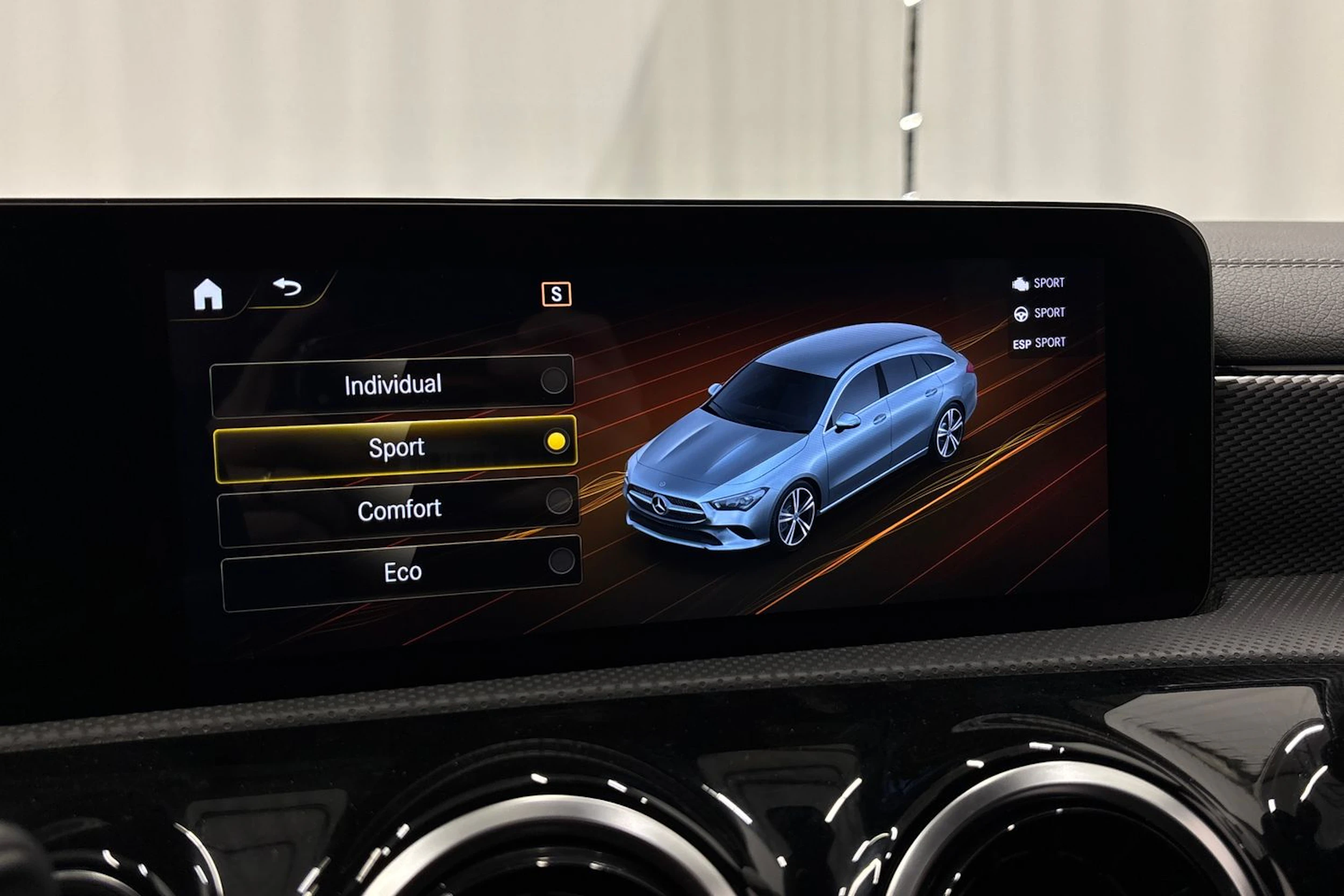 musta Mercedes-Benz CLA 2022 kuva 21.