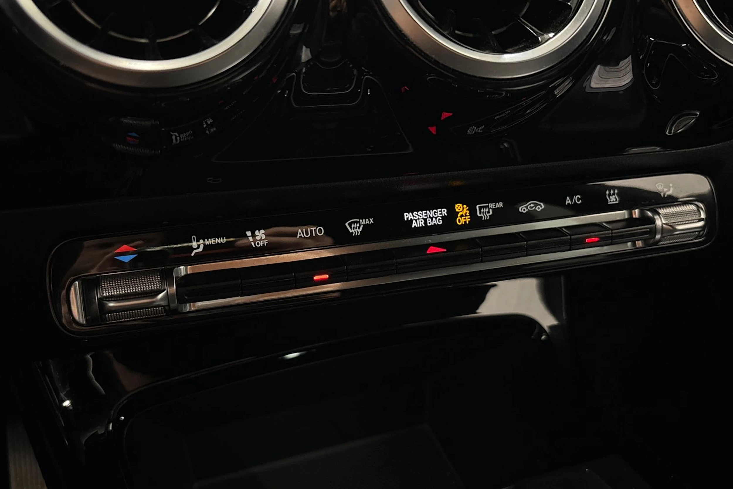 musta Mercedes-Benz CLA 2022 kuva 23.