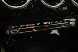 musta Mercedes-Benz CLA 2022 kuva 23.