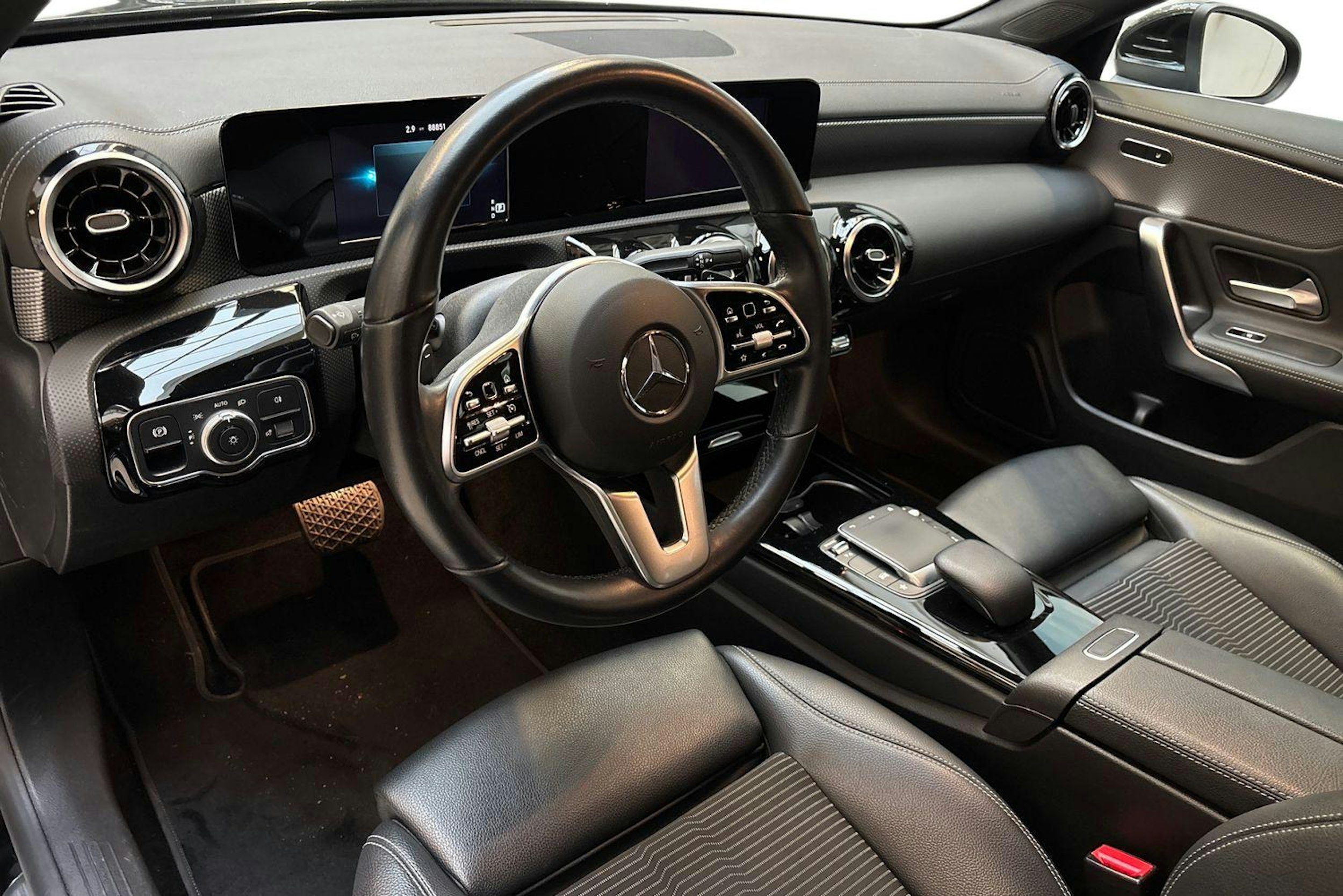 musta Mercedes-Benz CLA 2022 kuva 7.