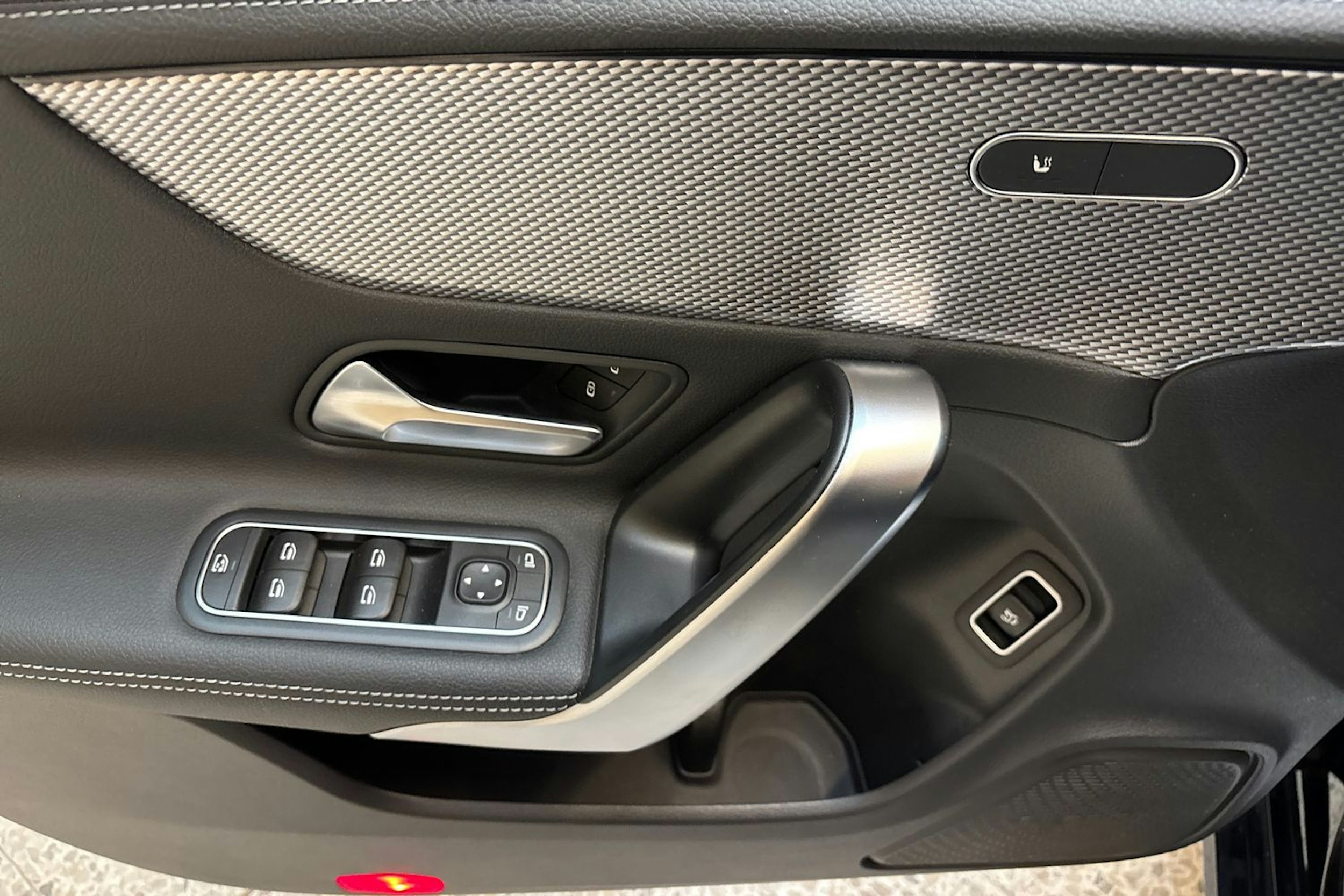 musta Mercedes-Benz CLA 2022 kuva 18.