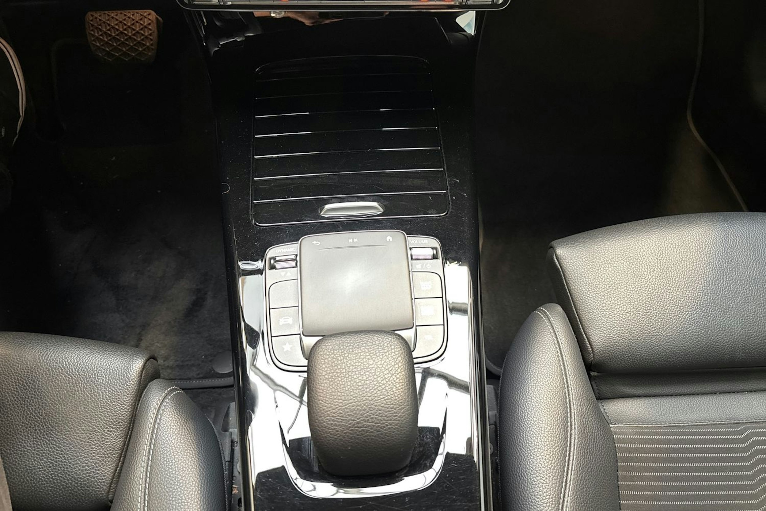 musta Mercedes-Benz CLA 2022 kuva 24.