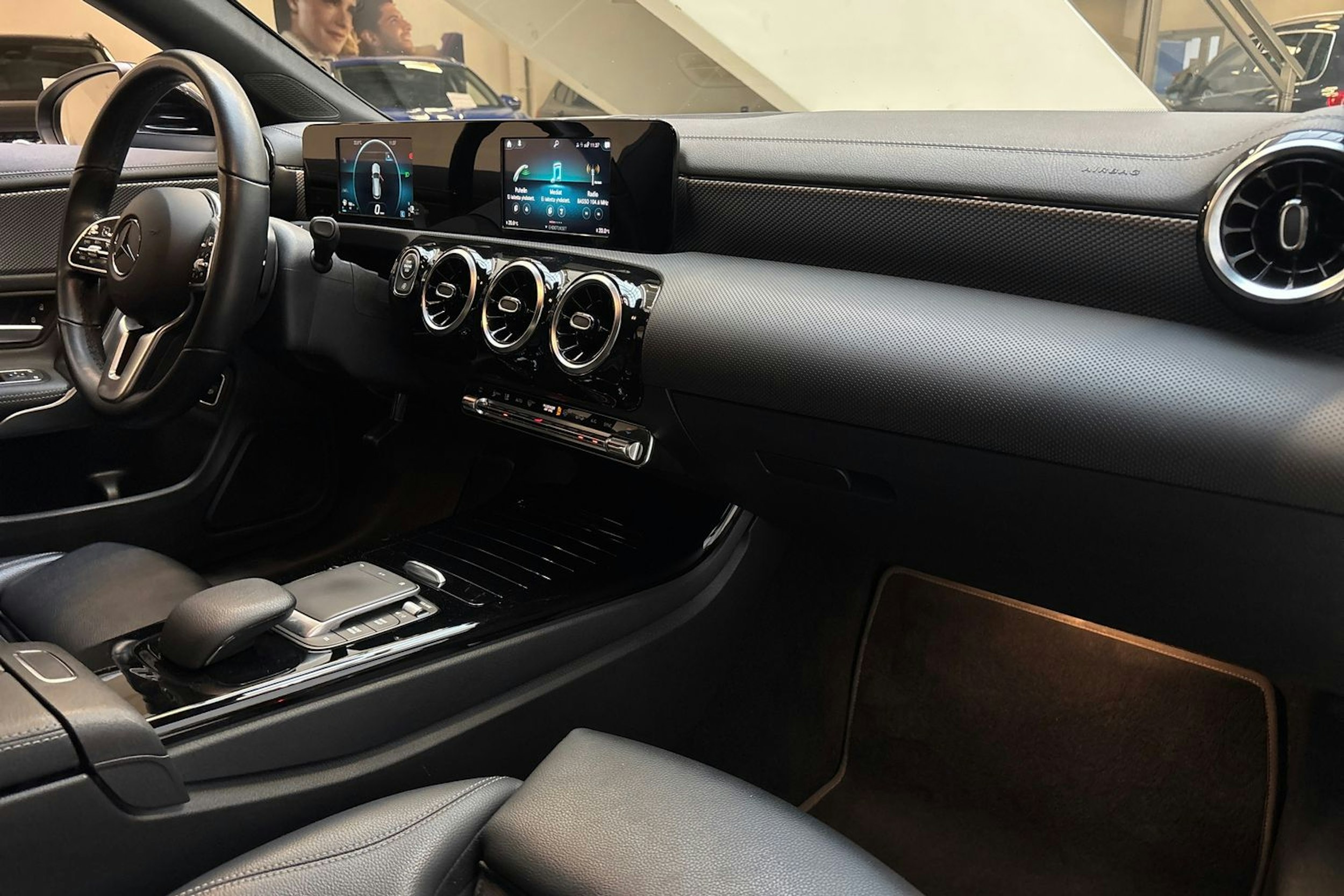 musta Mercedes-Benz CLA 2022 kuva 26.