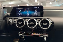 Ruskea (beige) Mercedes-Benz CLA 2022 kuva 30.