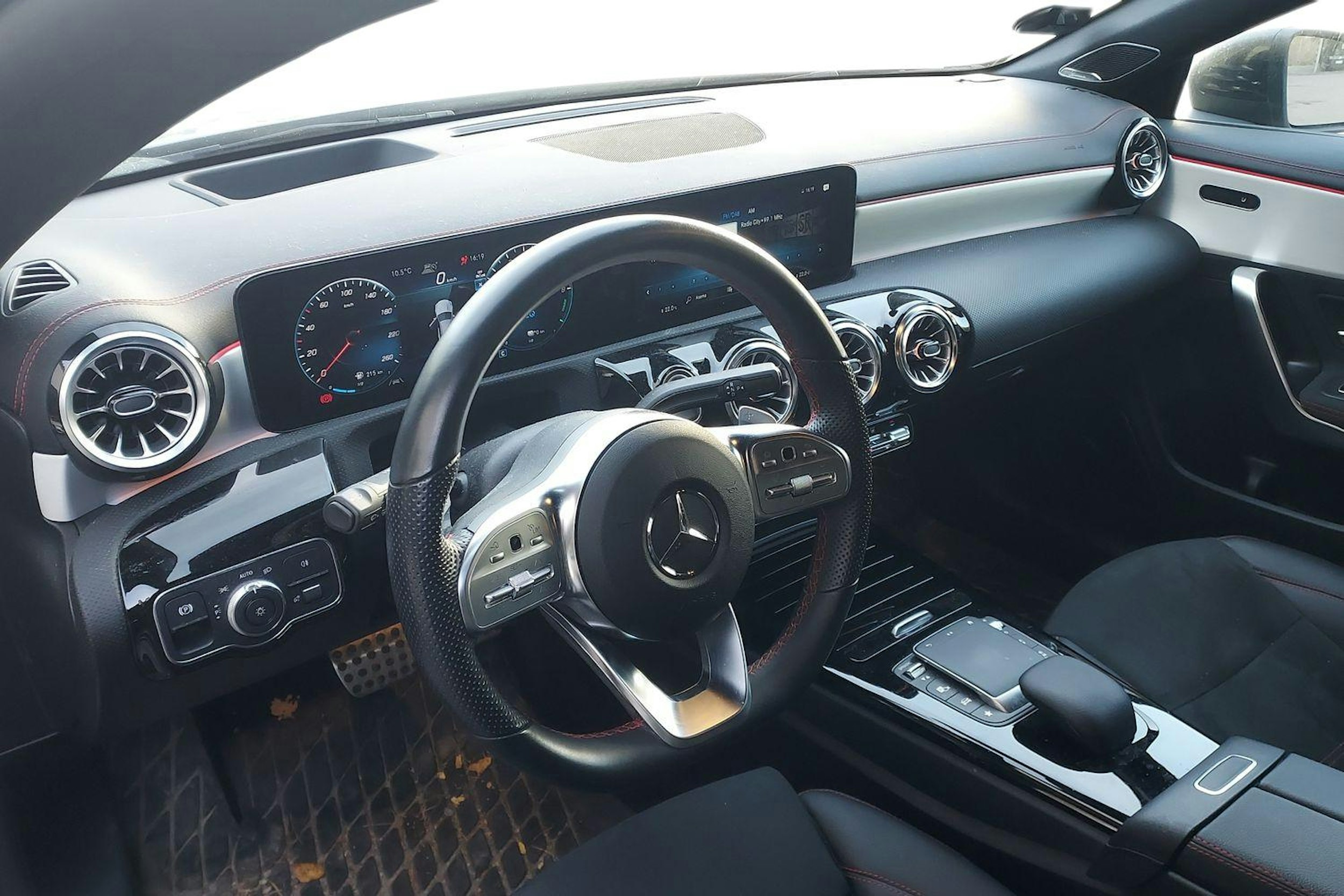 met. harmaa Mercedes-Benz CLA 2022 kuva 3.