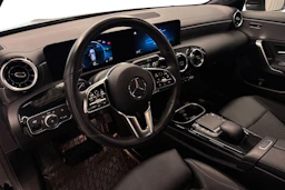 musta Mercedes-Benz CLA 2023 kuva 8.