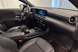 musta Mercedes-Benz CLA 2023 kuva 16.