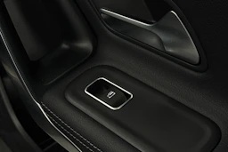 musta Mercedes-Benz CLA 2023 kuva 17.