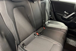 musta Mercedes-Benz CLA 2023 kuva 18.
