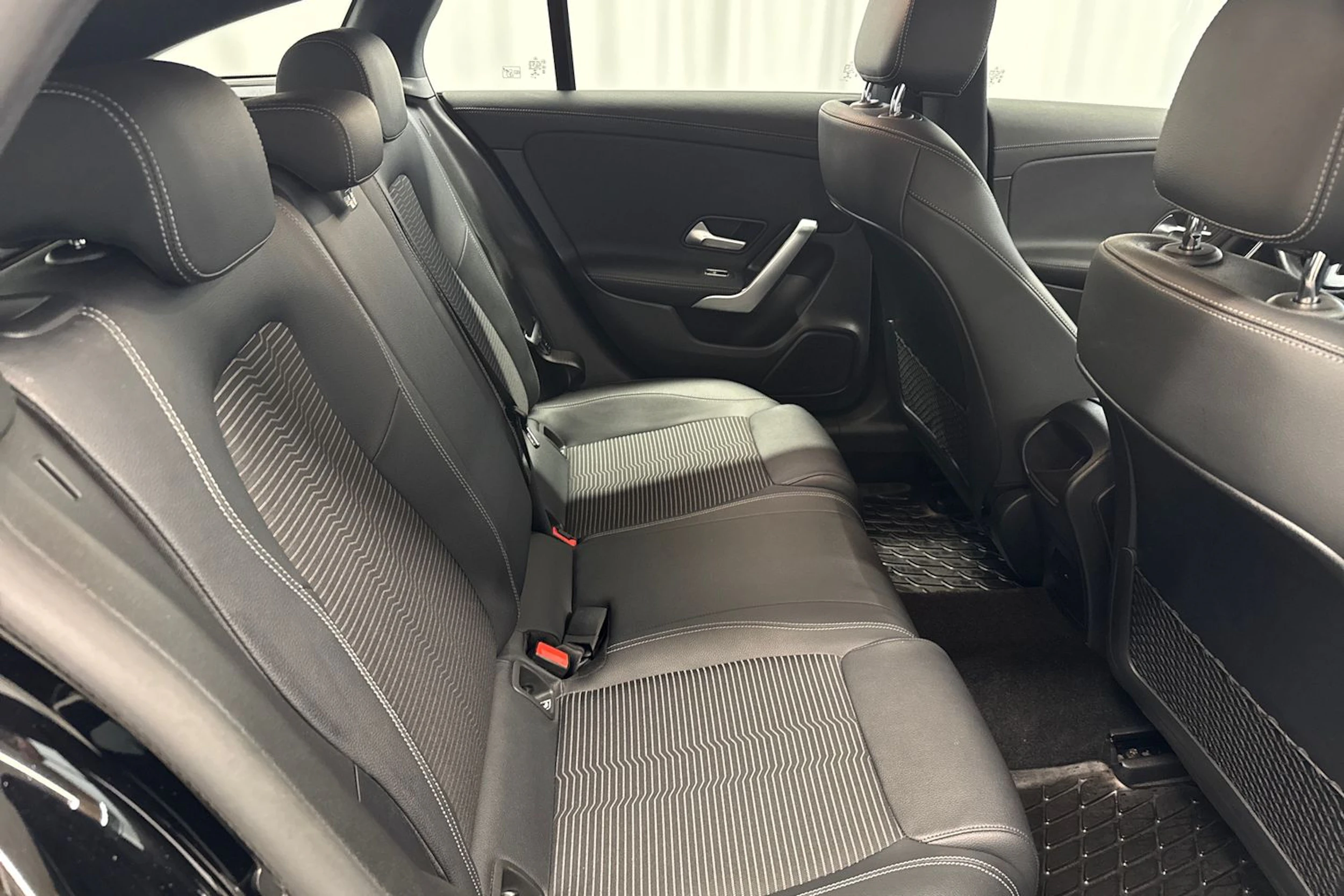 musta Mercedes-Benz CLA 2023 kuva 19.
