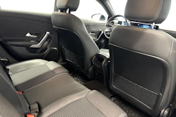musta Mercedes-Benz CLA 2023 kuva 20.