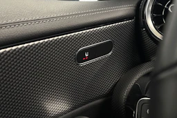 musta Mercedes-Benz CLA 2023 kuva 28.