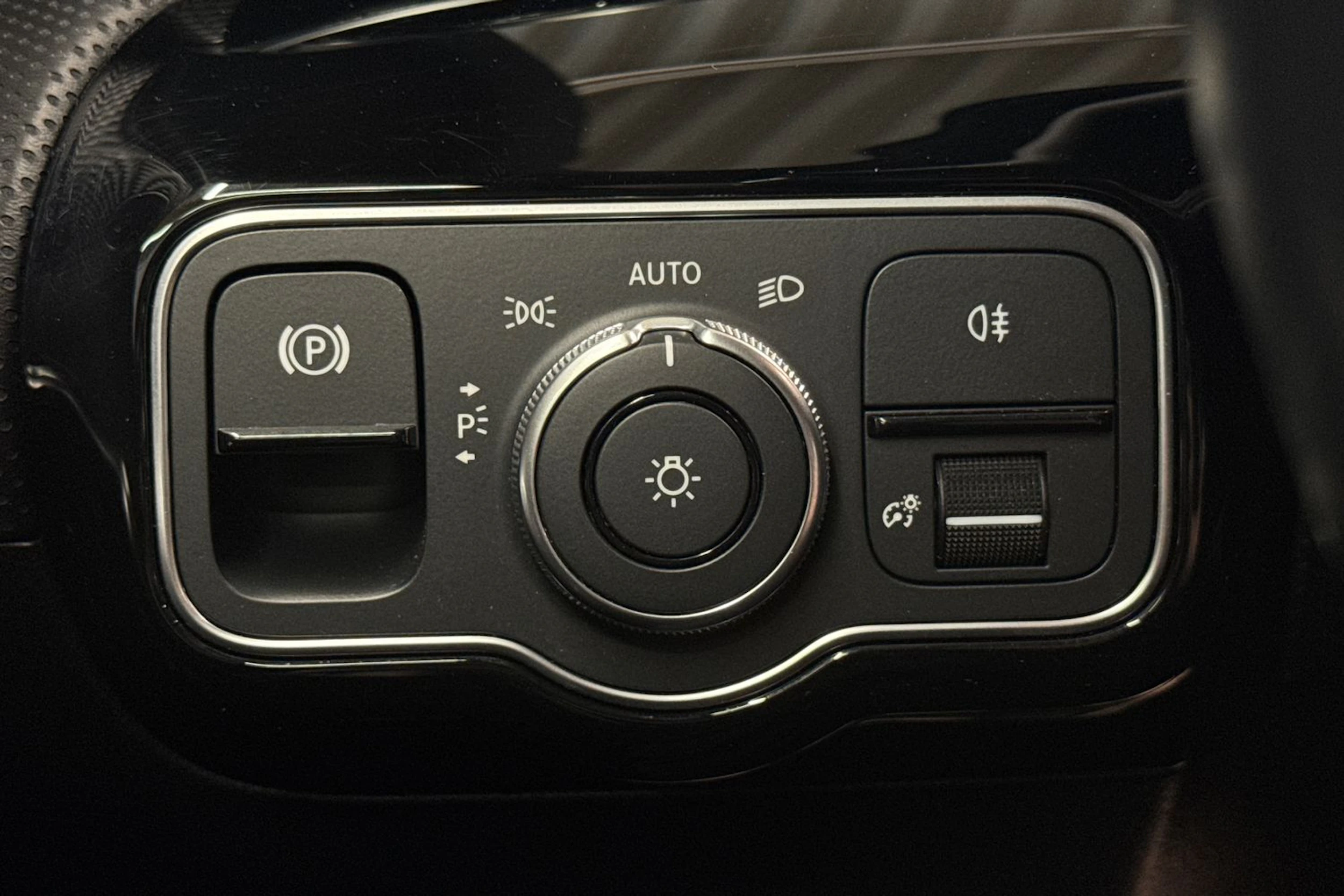 musta Mercedes-Benz CLA 2023 kuva 30.