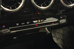 musta Mercedes-Benz CLA 2023 kuva 40.