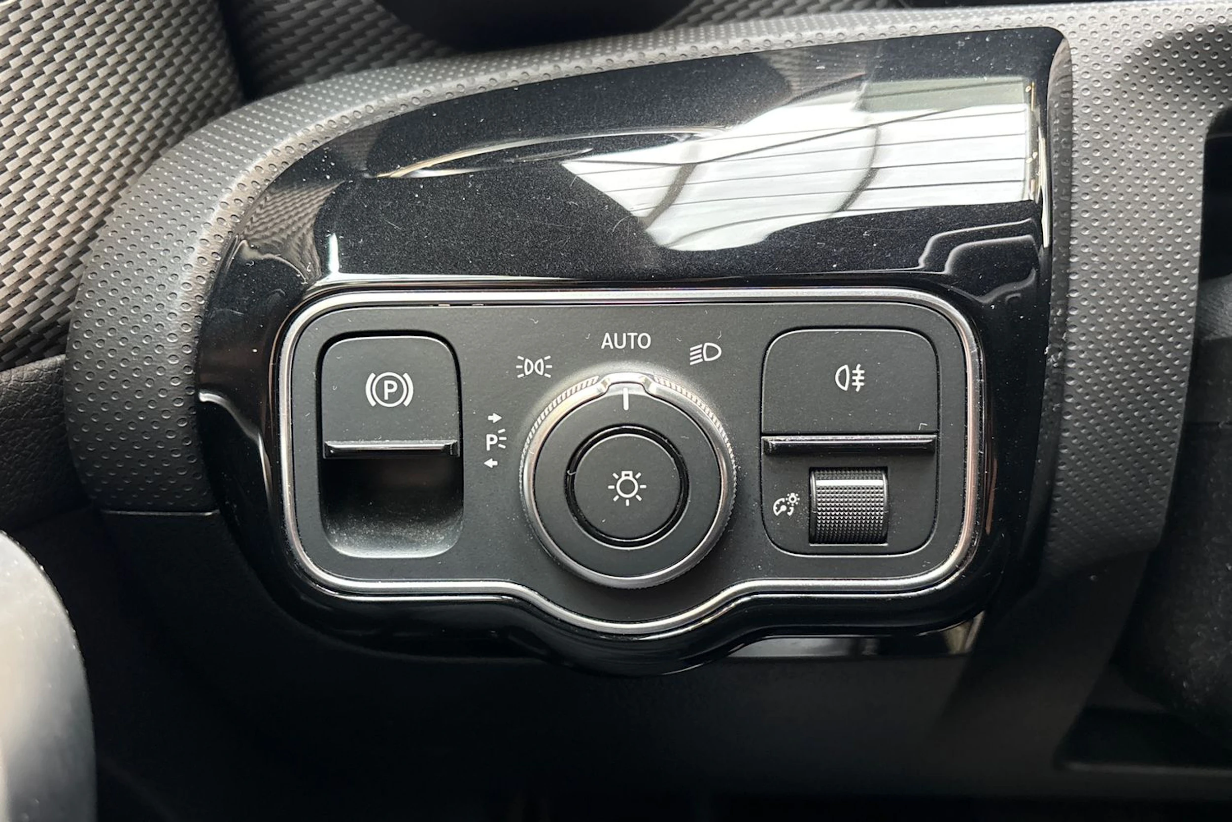 valkoinen Mercedes-Benz CLA 2022 kuva 18.