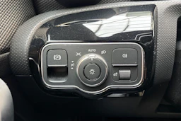 valkoinen Mercedes-Benz CLA 2022 kuva 18.