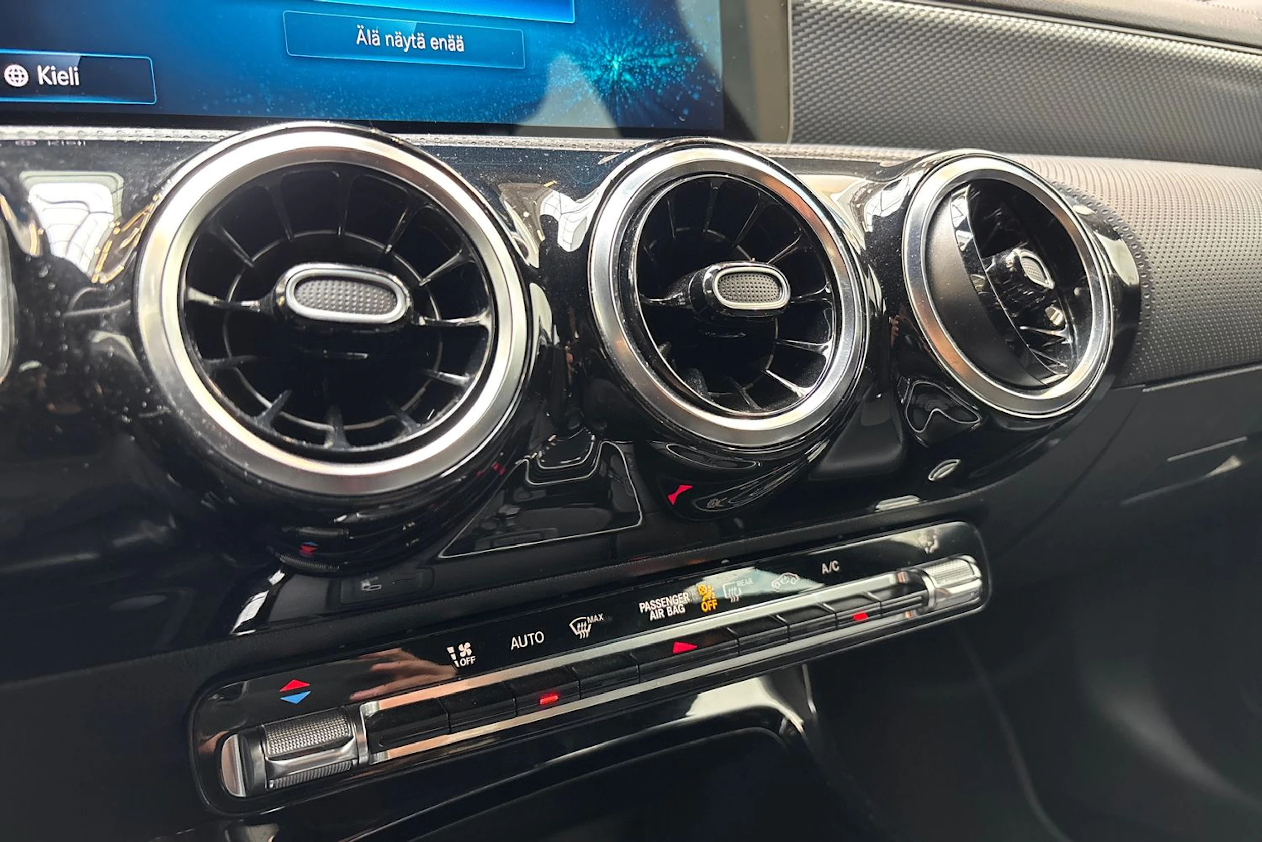 valkoinen Mercedes-Benz CLA 2022 kuva 23.