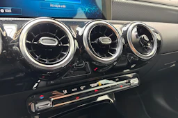 valkoinen Mercedes-Benz CLA 2022 kuva 23.