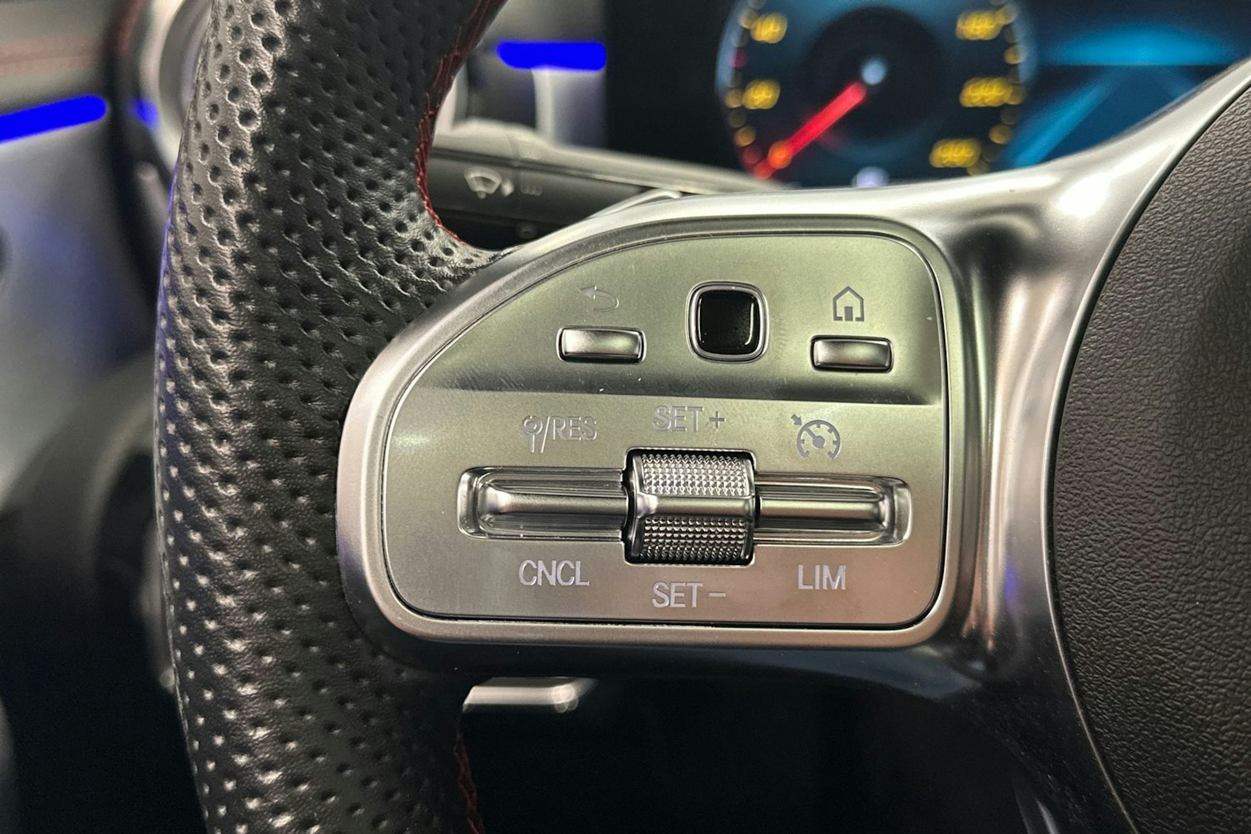 harmaa Mercedes-Benz CLA 2022 kuva 14.