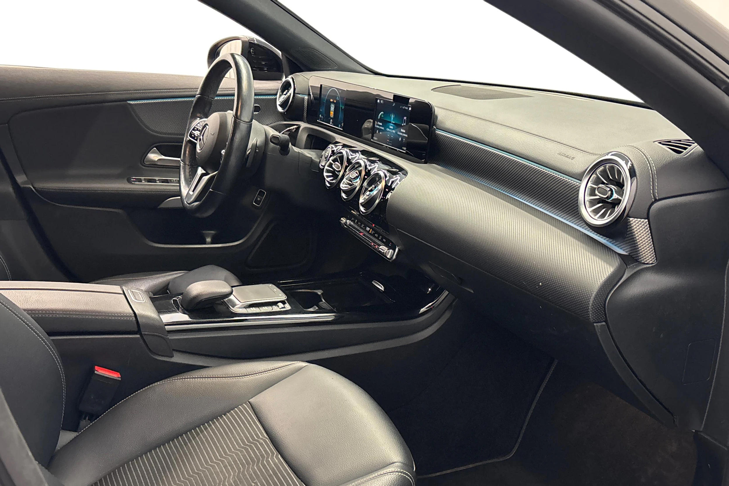 musta Mercedes-Benz CLA 2022 kuva 11.