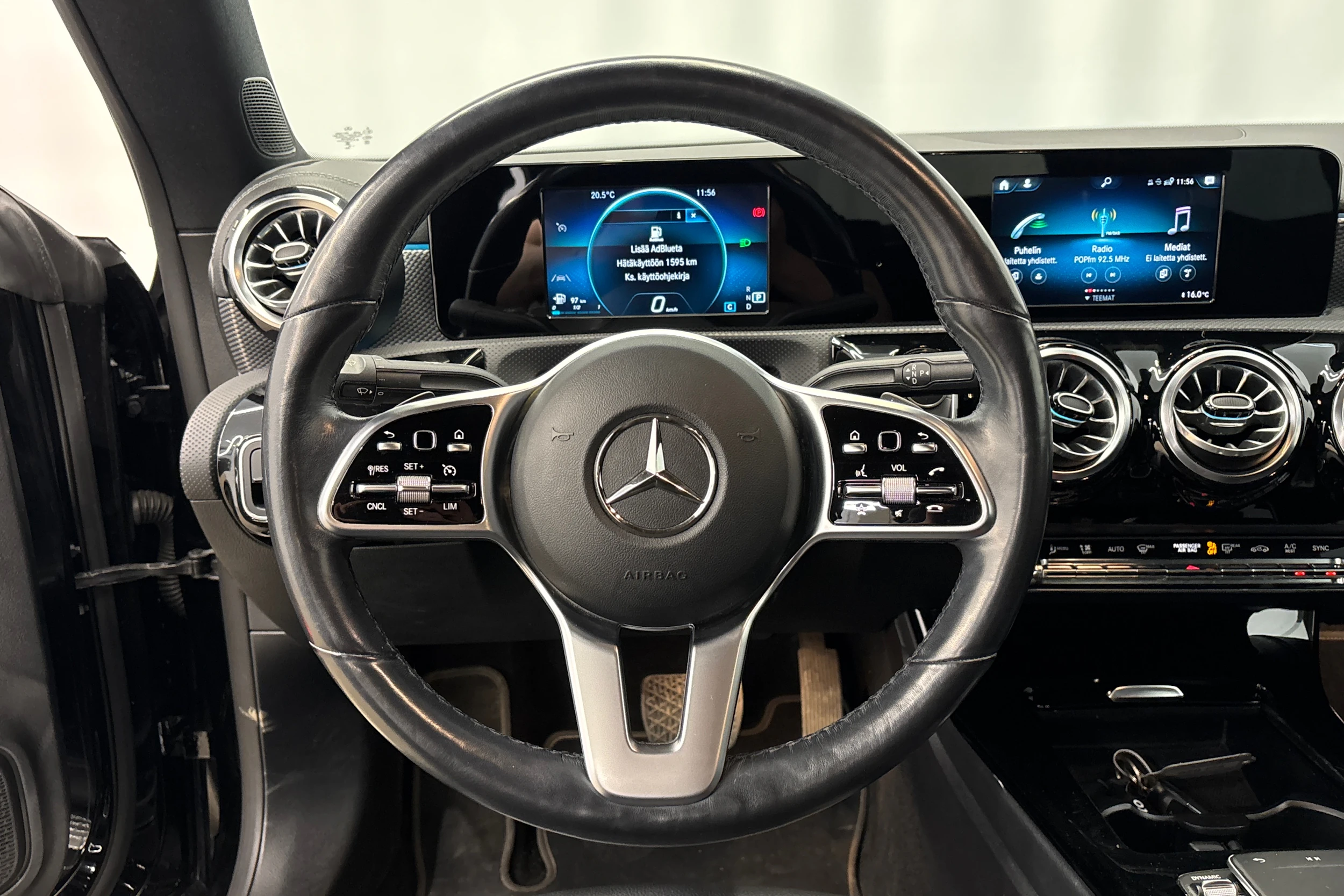 musta Mercedes-Benz CLA 2022 kuva 17.