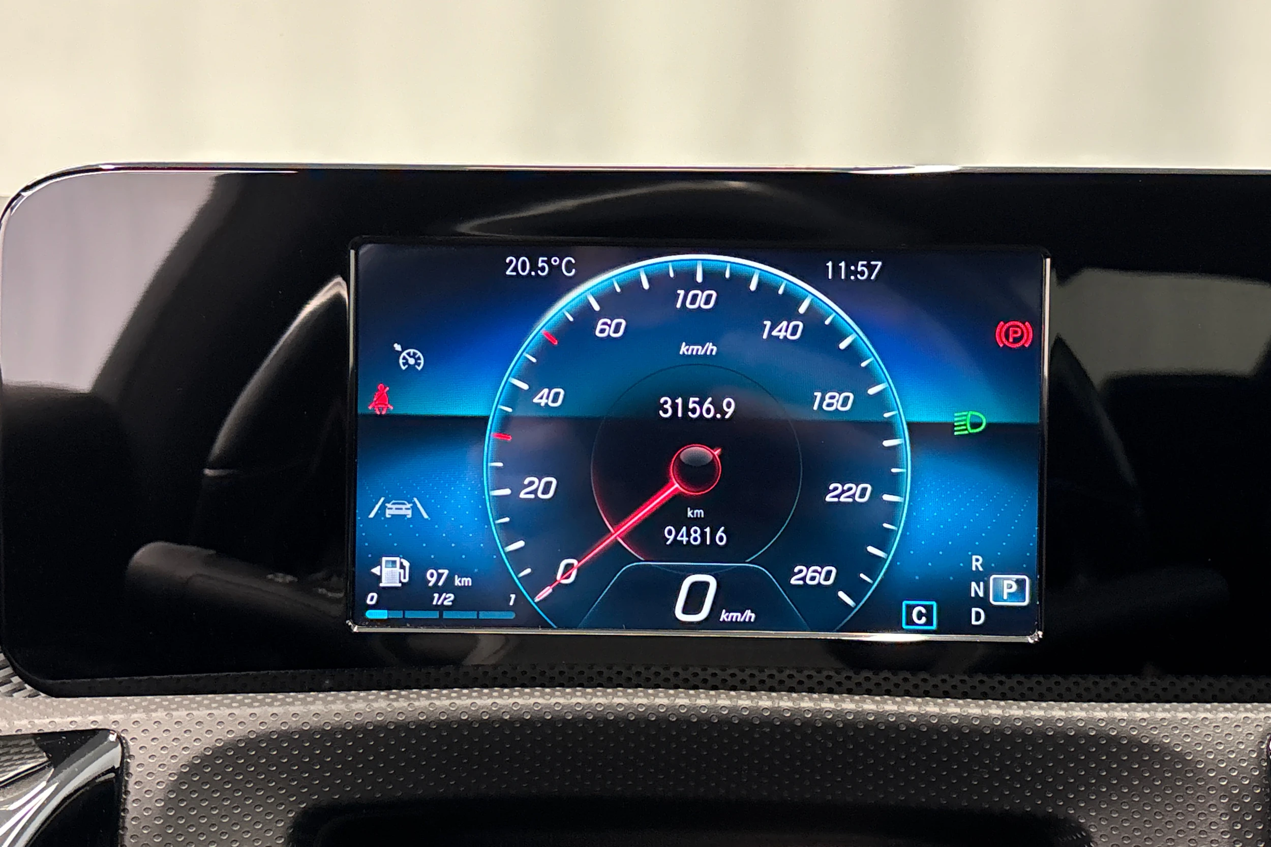 musta Mercedes-Benz CLA 2022 kuva 20.