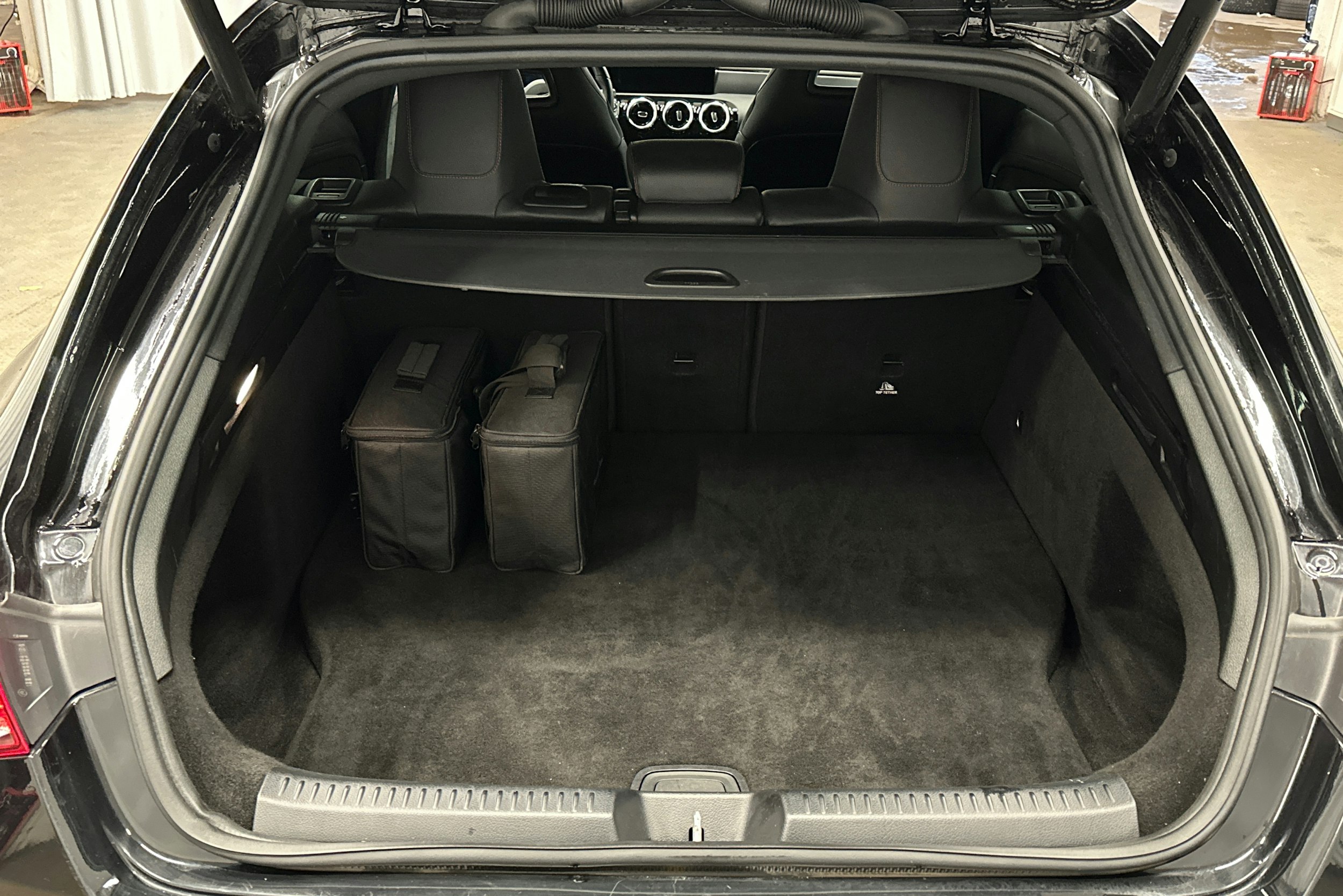 musta Mercedes-Benz CLA 2022 kuva 14.