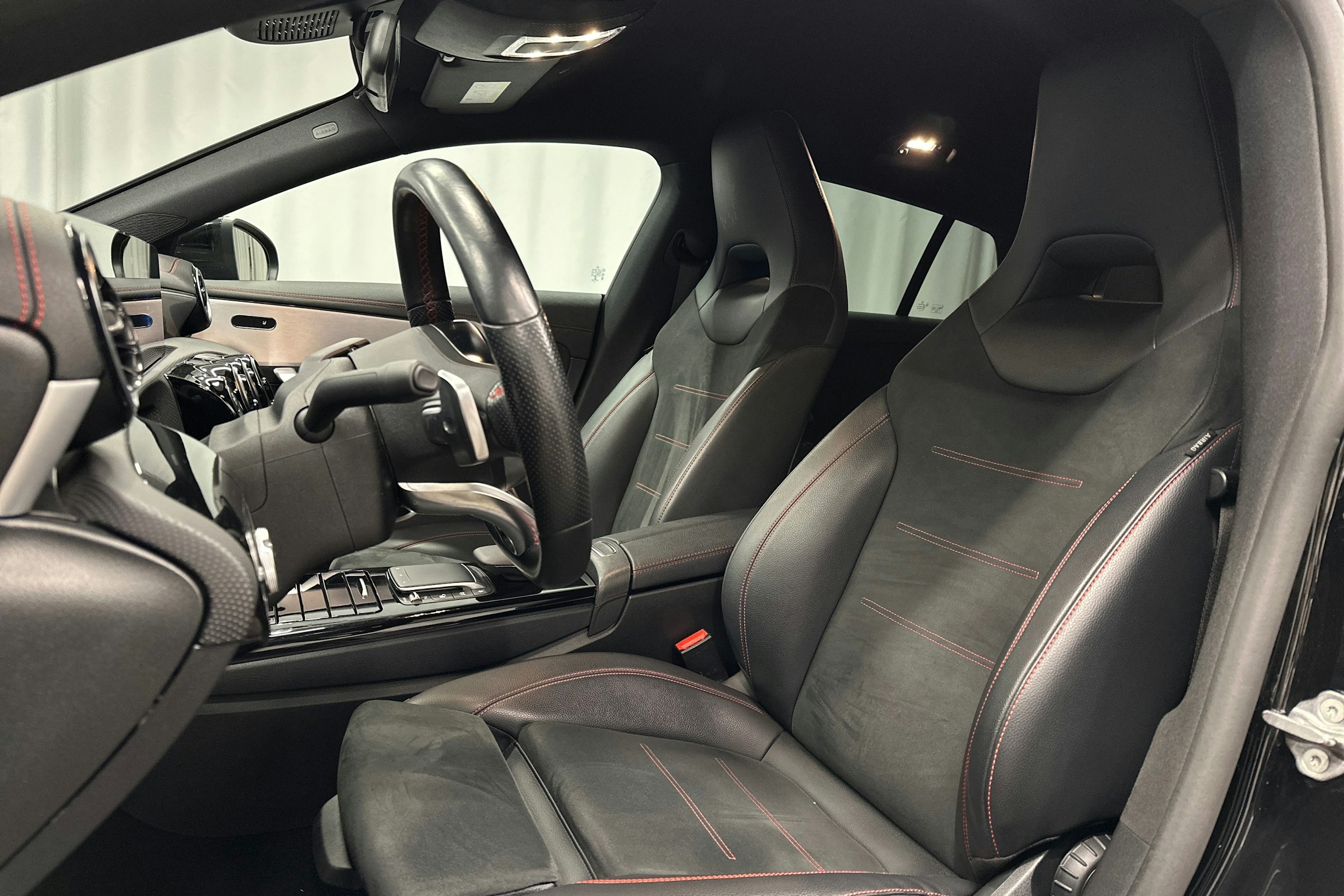 musta Mercedes-Benz CLA 2022 kuva 16.