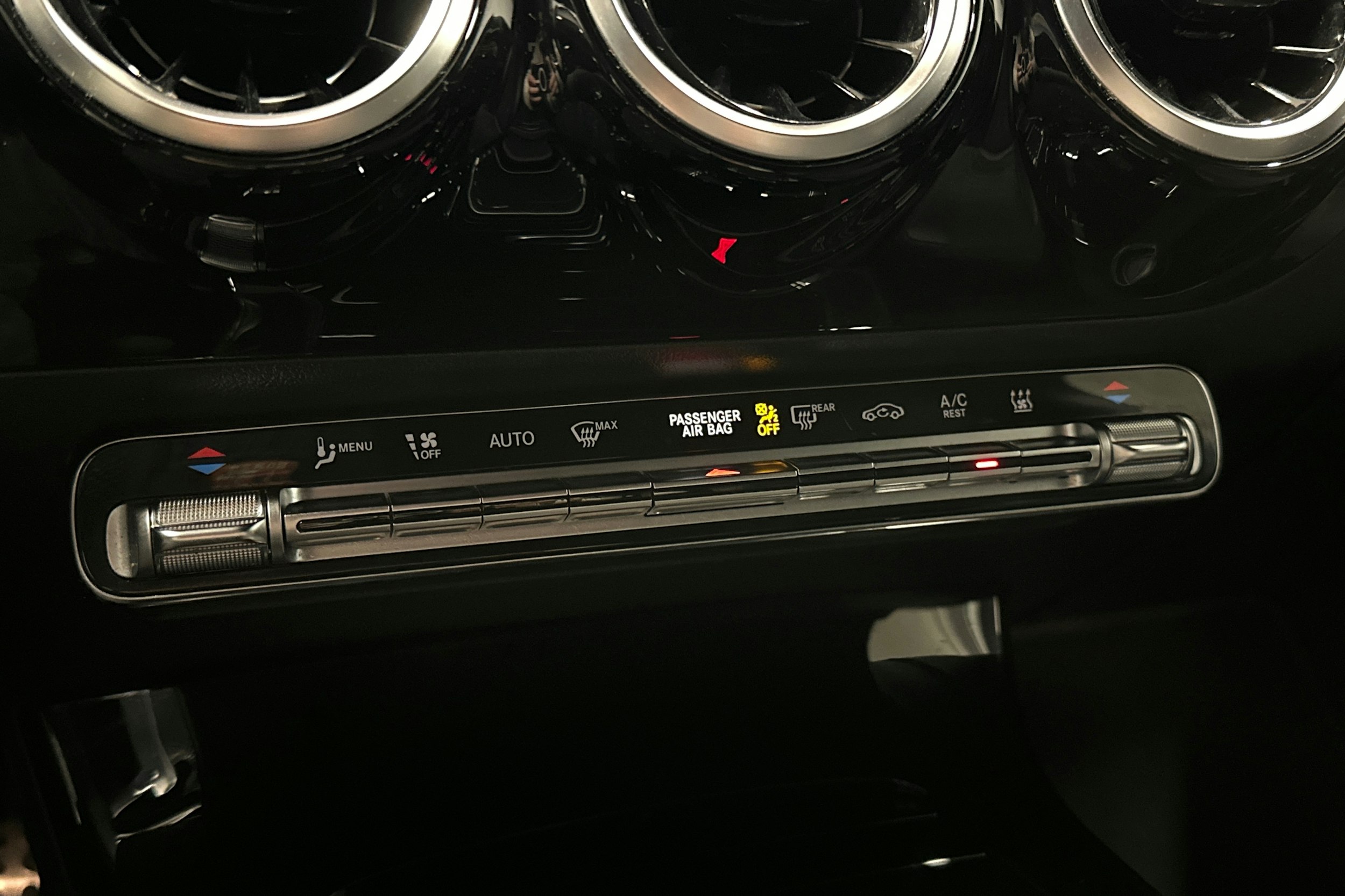 musta Mercedes-Benz CLA 2022 kuva 30.