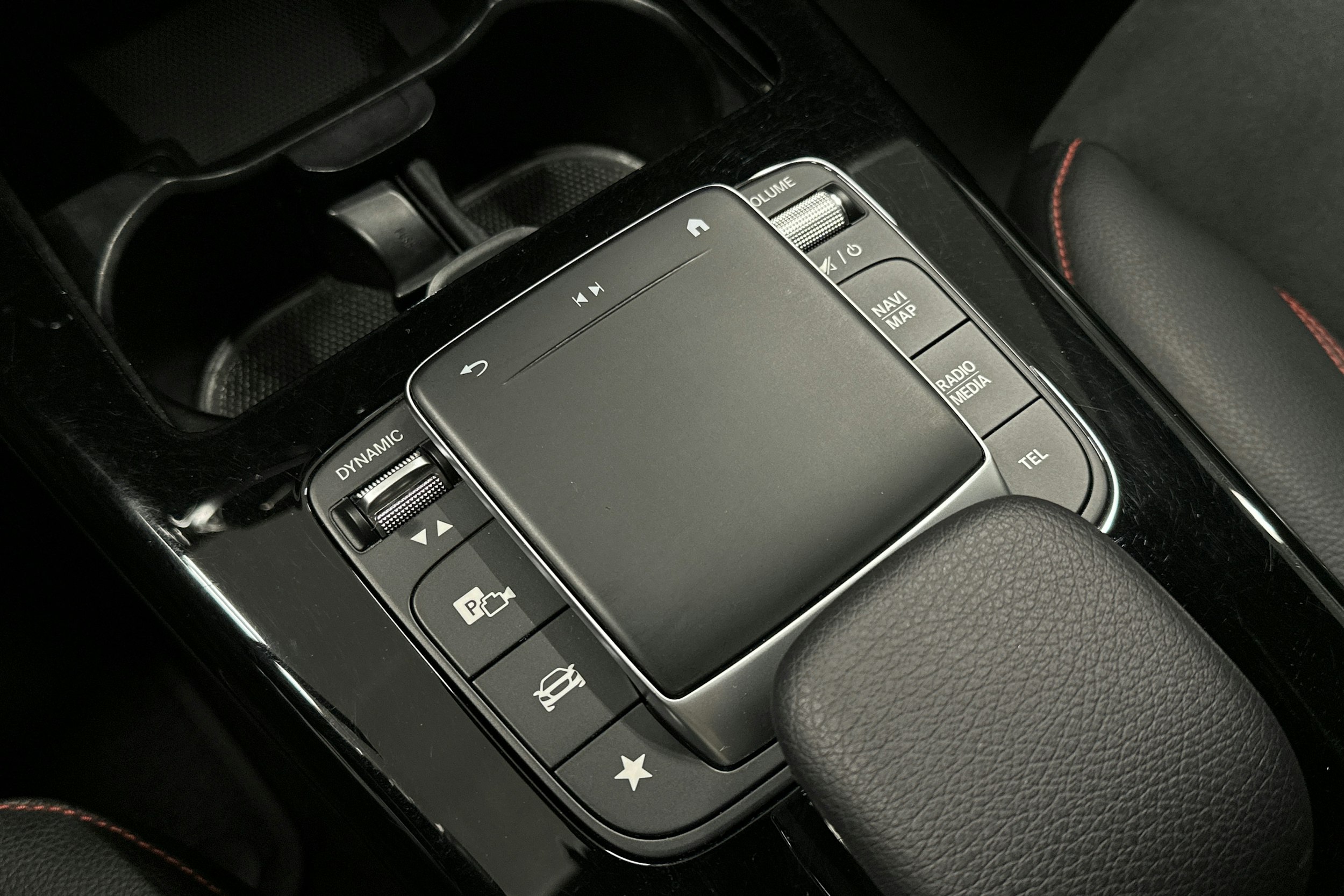 musta Mercedes-Benz CLA 2022 kuva 31.