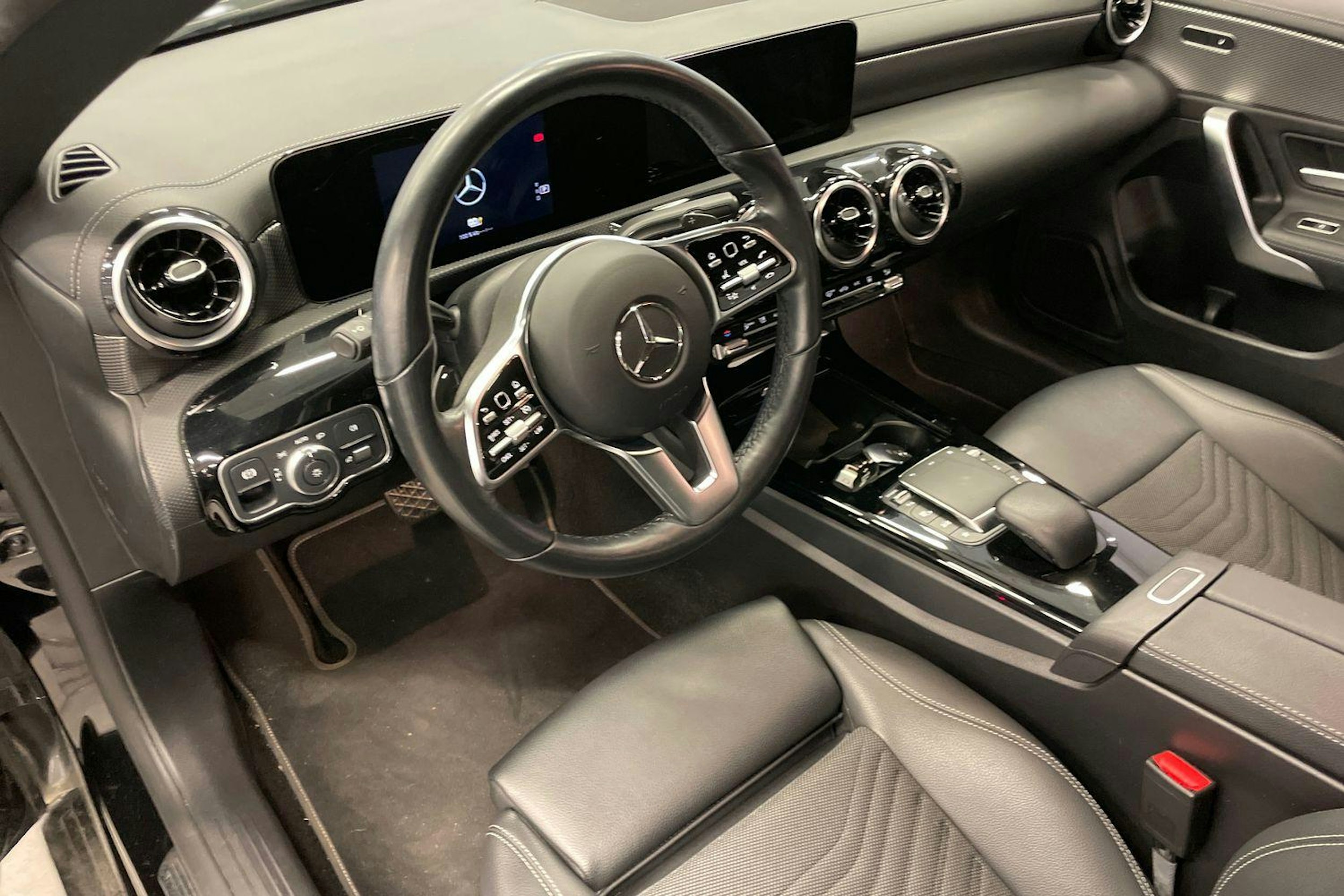 Musta Mercedes-Benz CLA 2023 kuva 3.