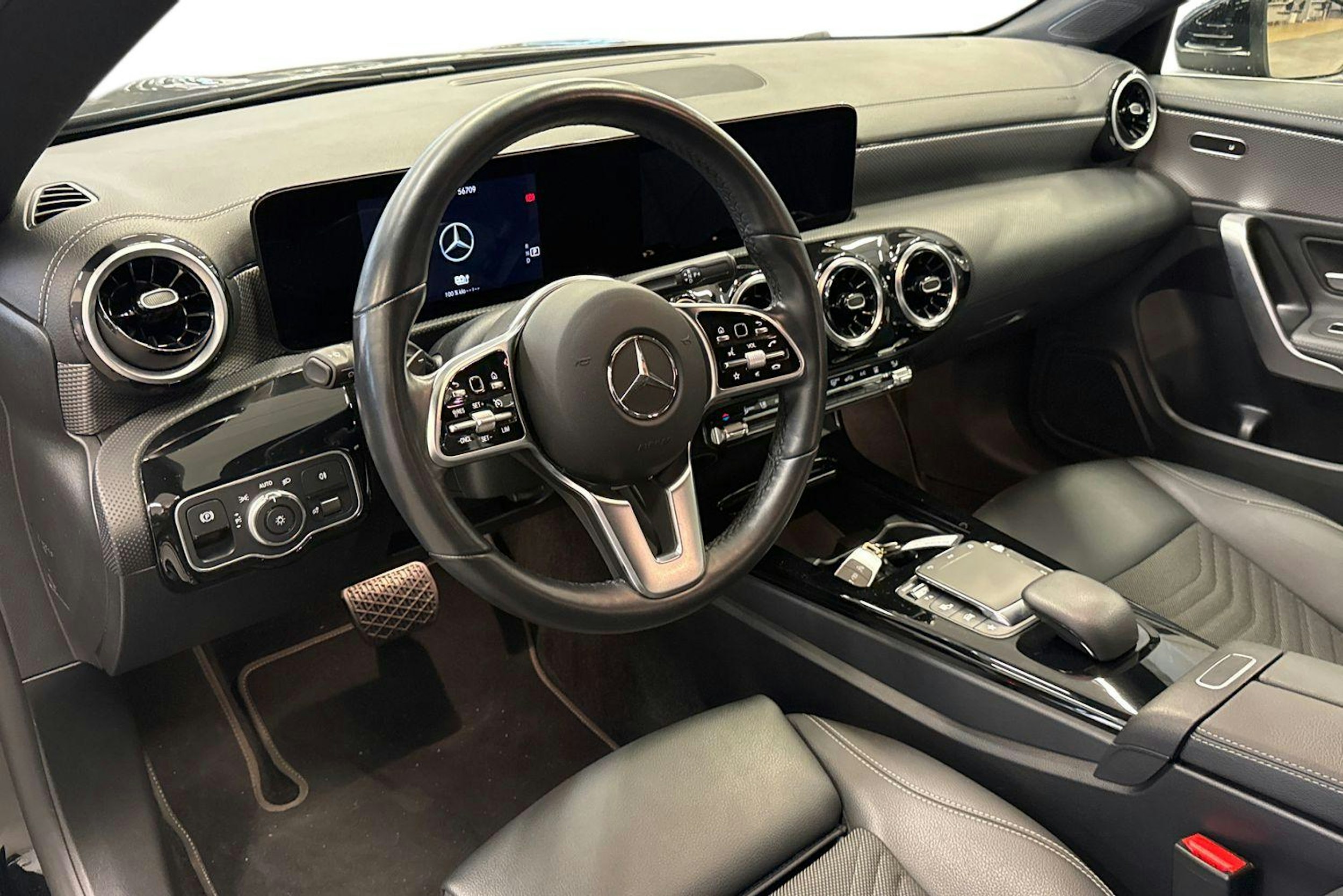 Musta Mercedes-Benz CLA 2023 kuva 7.