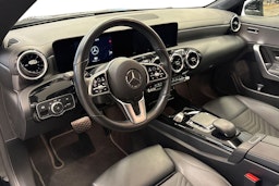 Musta Mercedes-Benz CLA 2023 kuva 7.