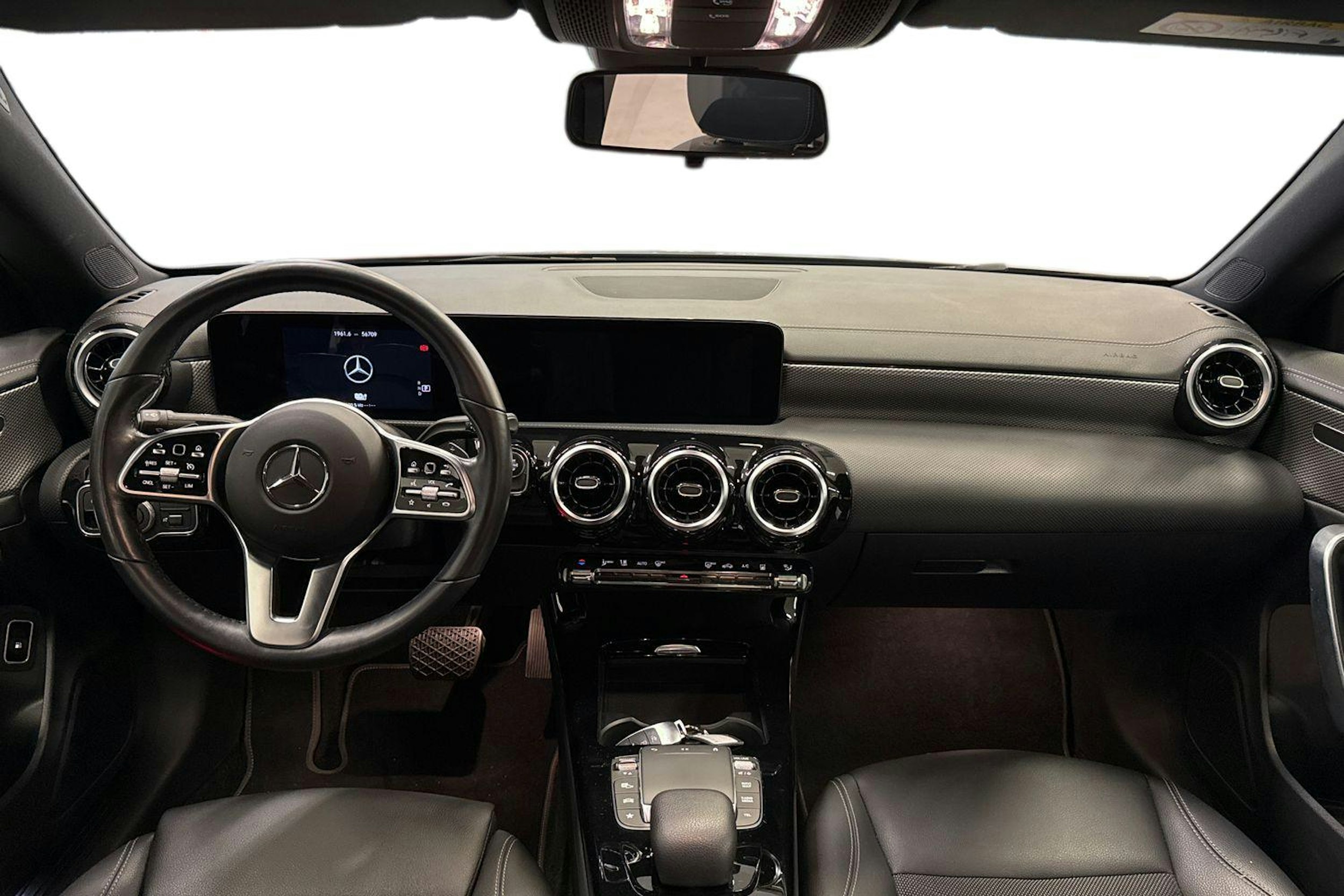 Musta Mercedes-Benz CLA 2023 kuva 9.