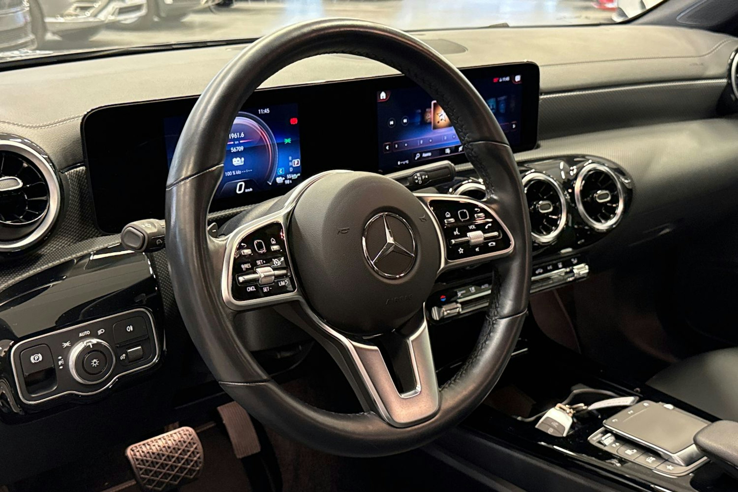 Musta Mercedes-Benz CLA 2023 kuva 15.