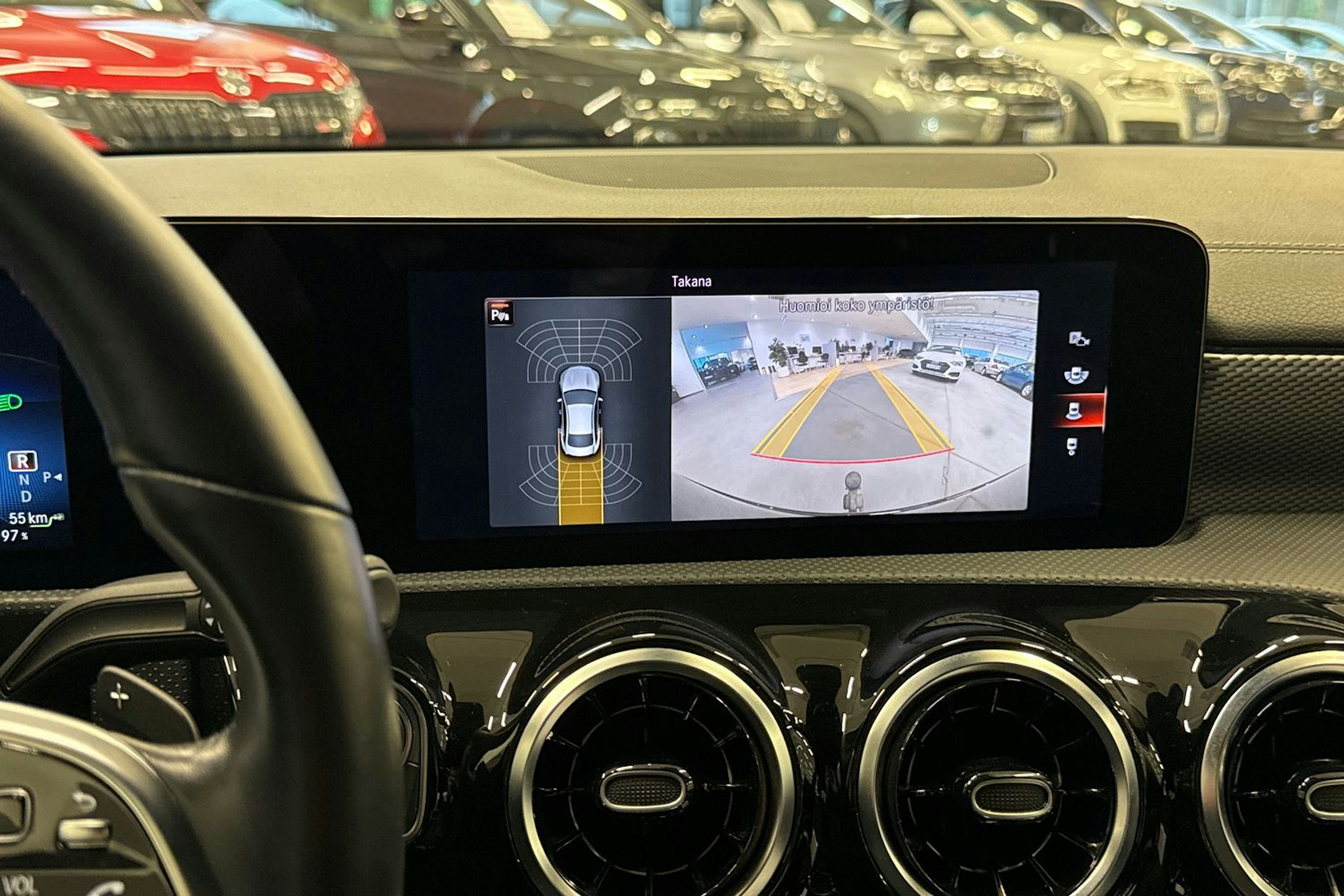 Musta Mercedes-Benz CLA 2023 kuva 18.