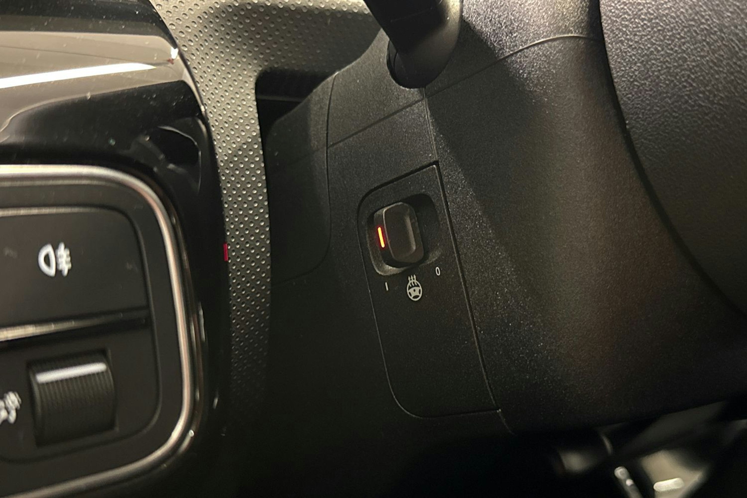 Musta Mercedes-Benz CLA 2023 kuva 20.