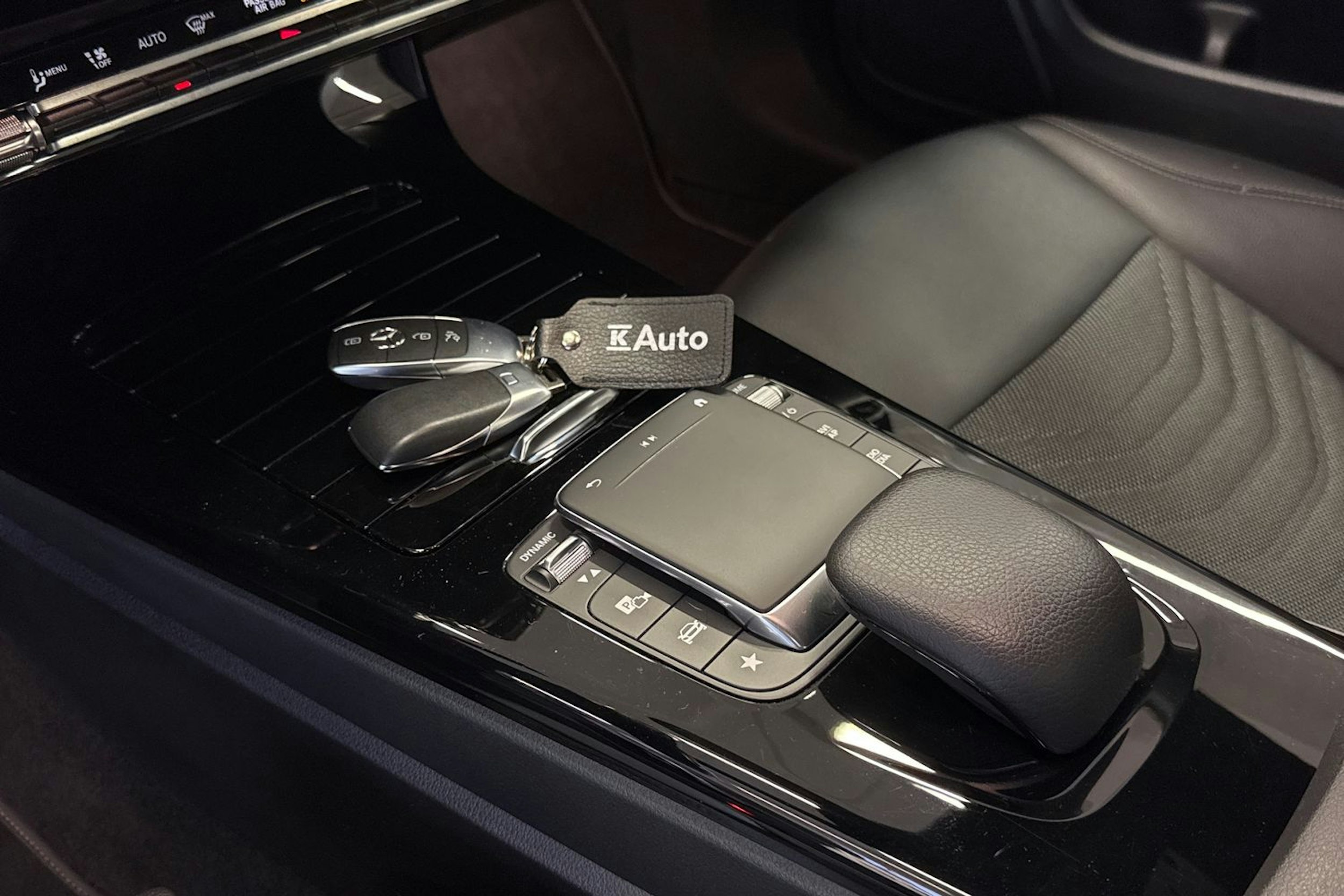 Musta Mercedes-Benz CLA 2023 kuva 21.