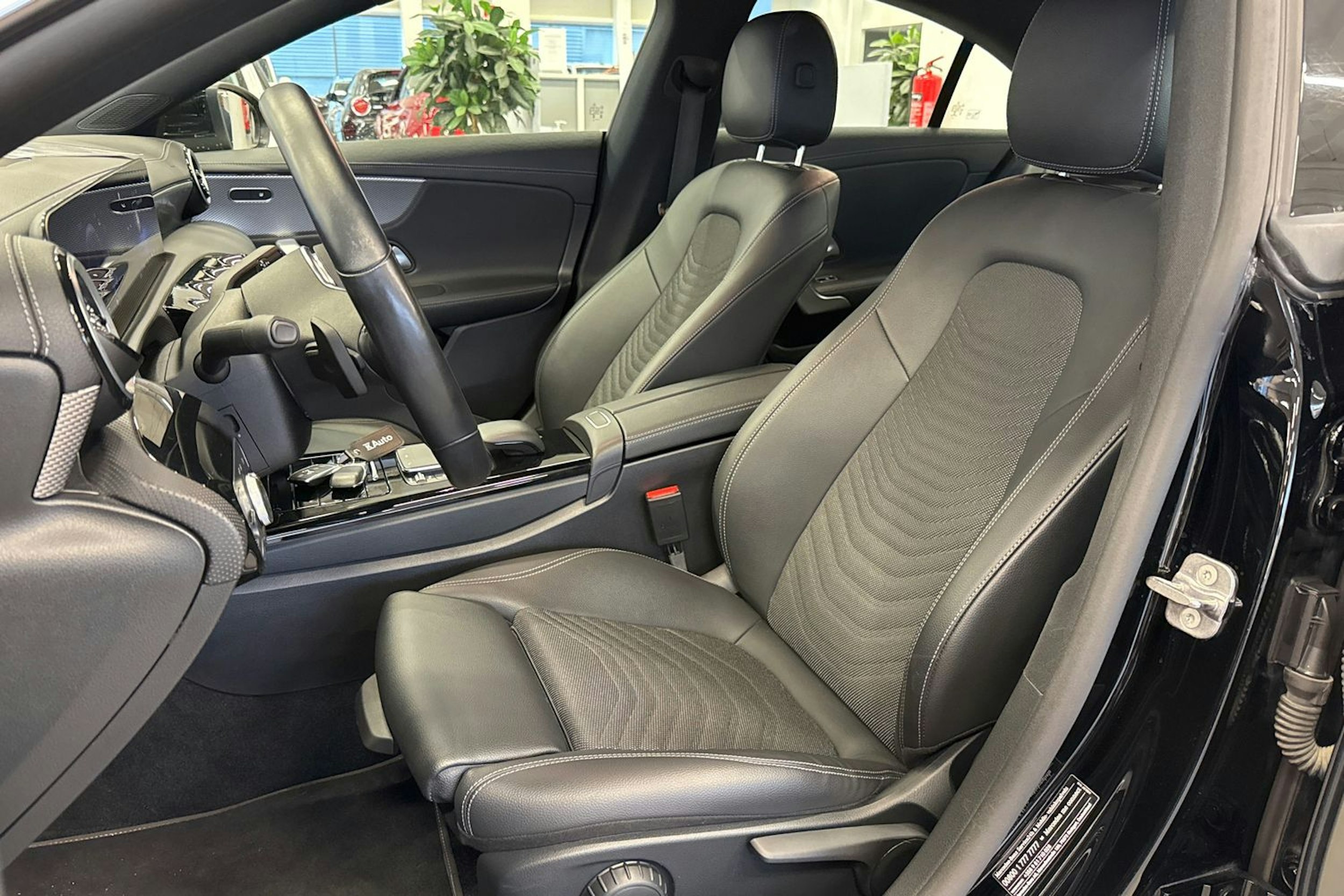 Musta Mercedes-Benz CLA 2023 kuva 22.