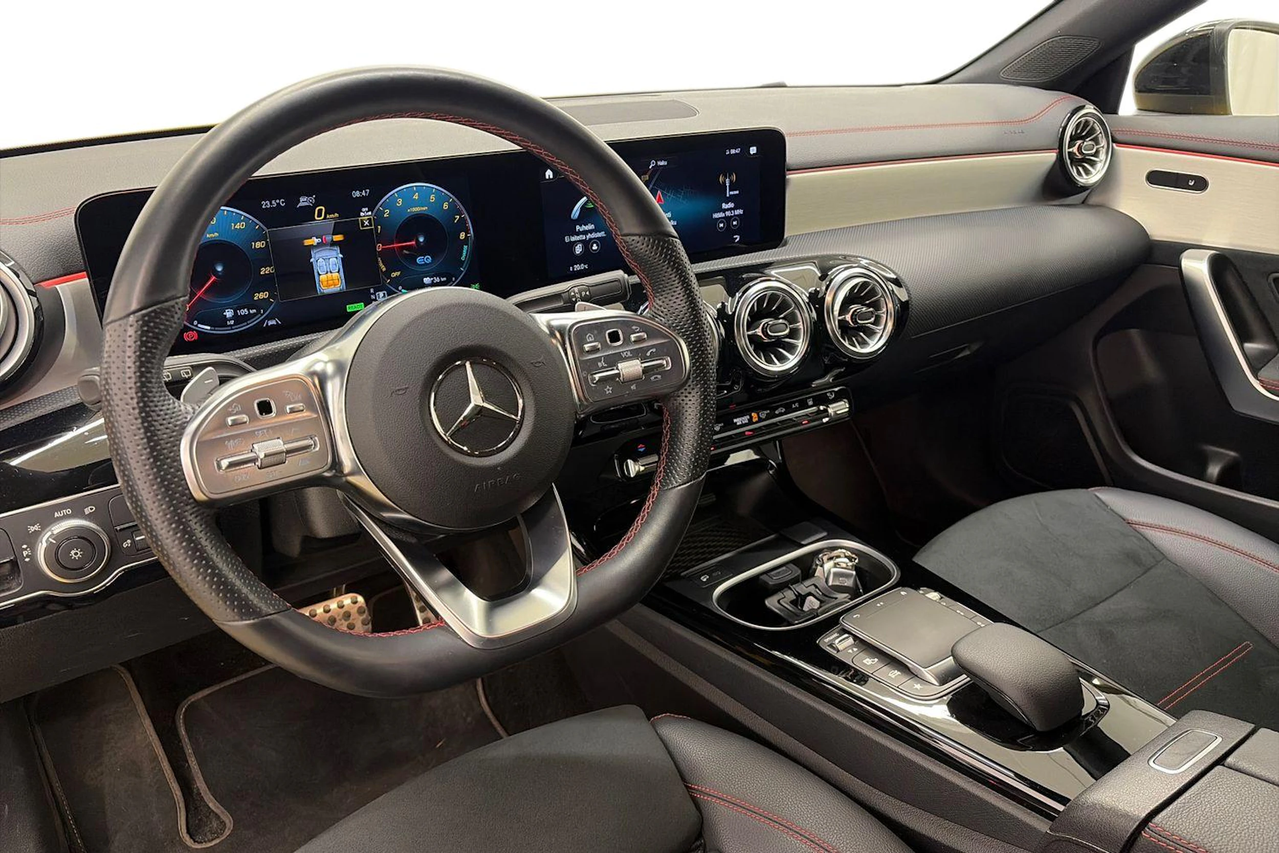 keltainen Mercedes-Benz CLA 2023 kuva 6.