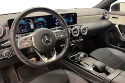 keltainen Mercedes-Benz CLA 2023 kuva 6.