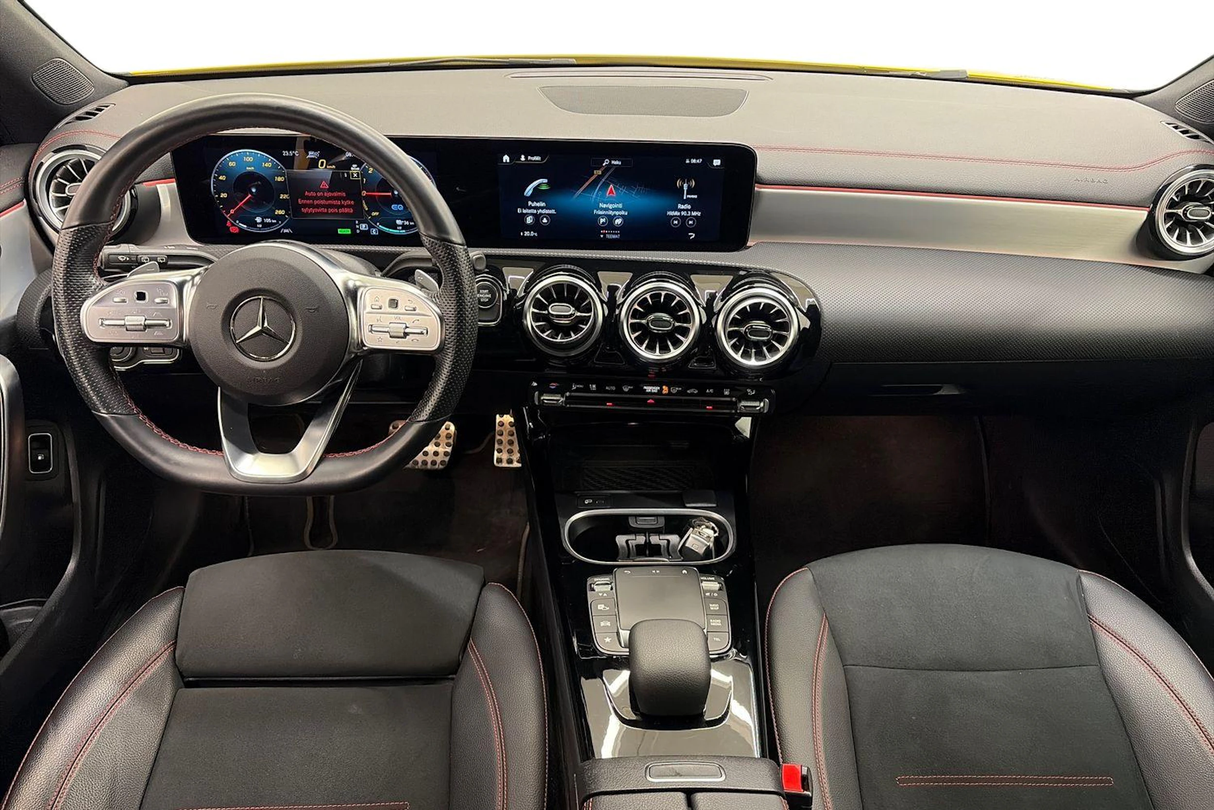 keltainen Mercedes-Benz CLA 2023 kuva 7.