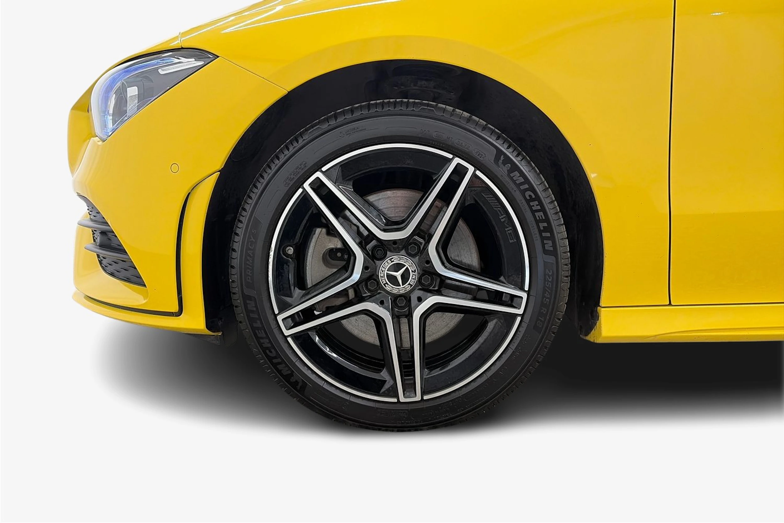 keltainen Mercedes-Benz CLA 2023 kuva 9.
